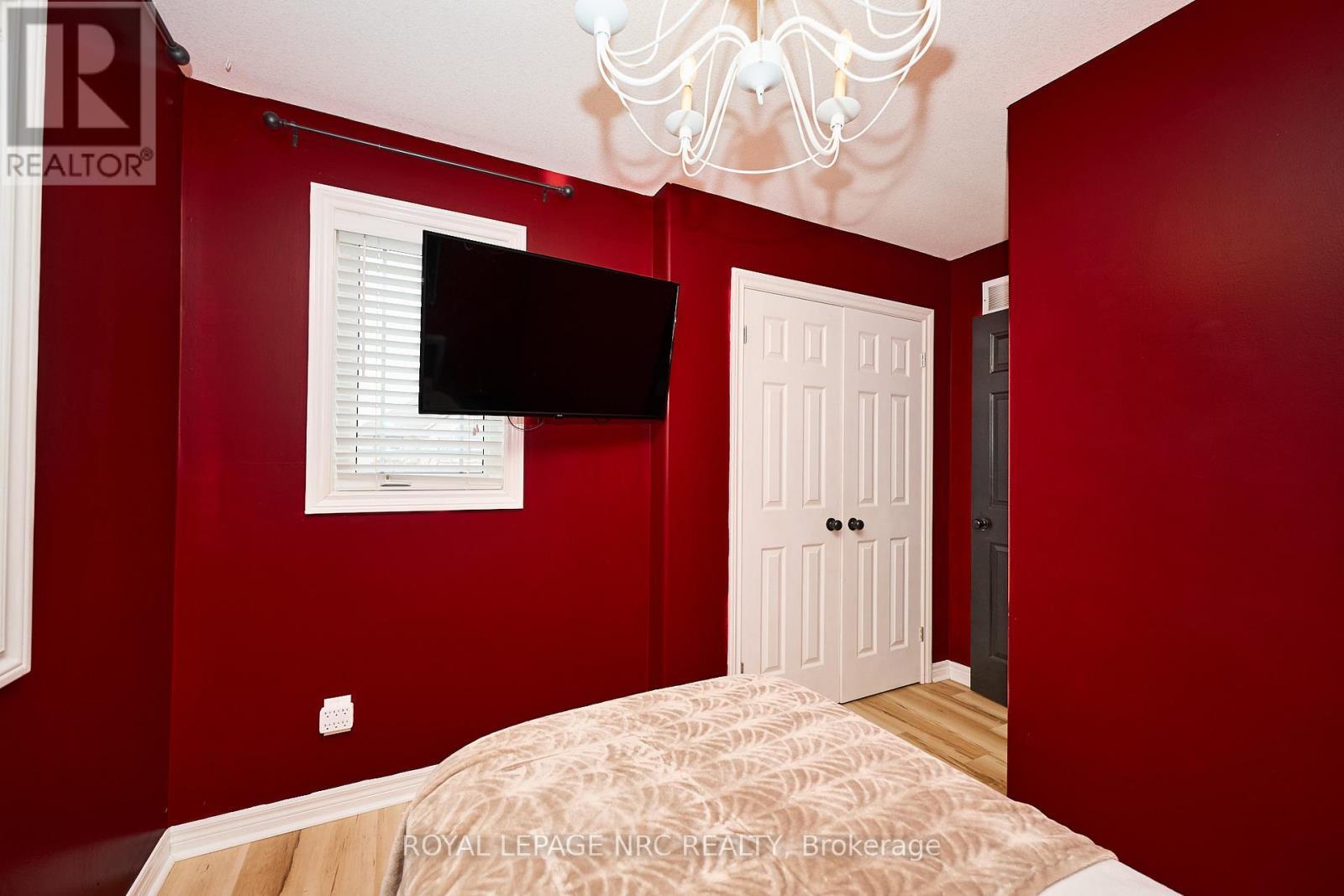 












6556 MARY DRIVE

,
Niagara Falls (Forestview),




Ontario
L2H0B5

