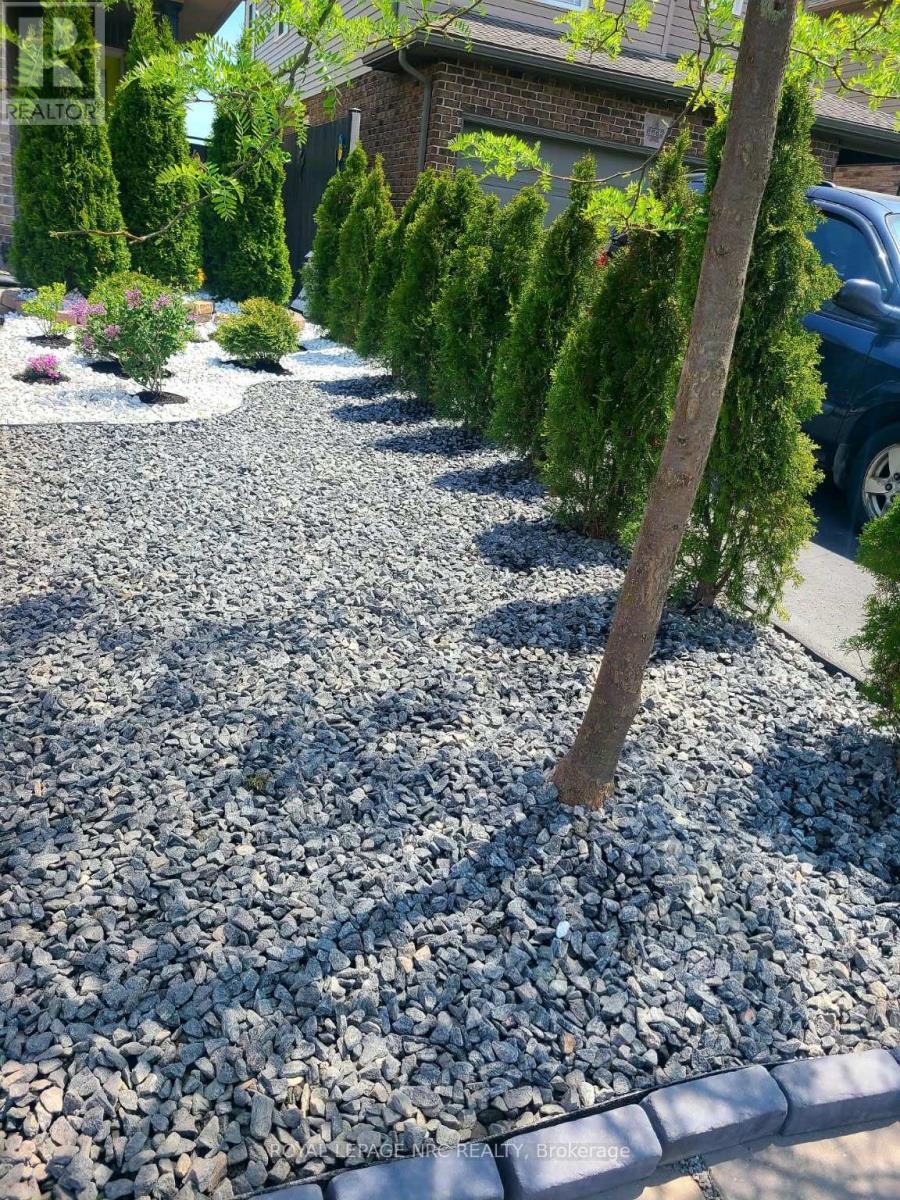 












6556 MARY DRIVE

,
Niagara Falls (Forestview),




Ontario
L2H0B5

