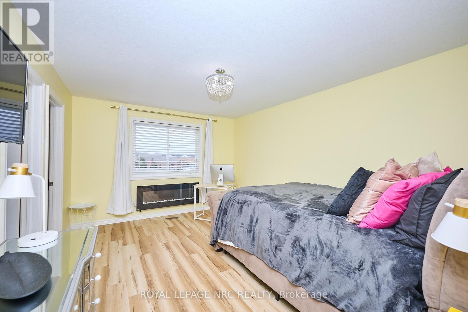 












6556 MARY DRIVE

,
Niagara Falls (Forestview),




Ontario
L2H0B5

