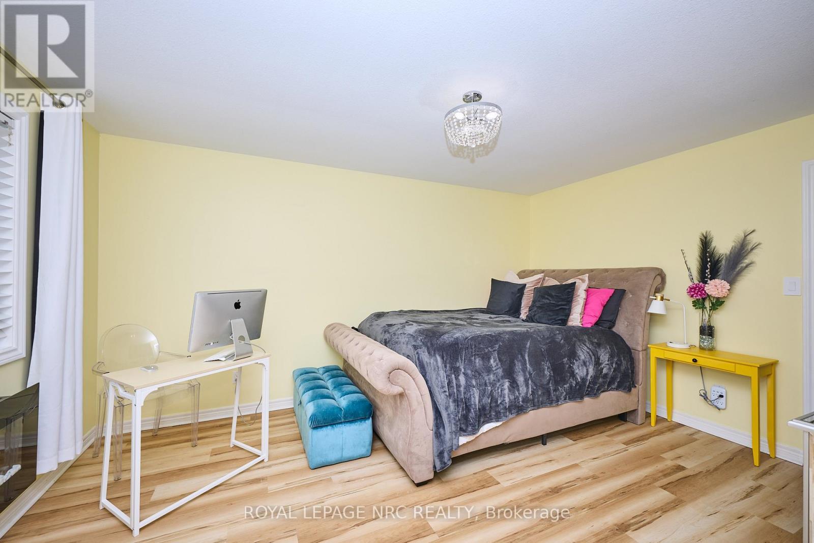 












6556 MARY DRIVE

,
Niagara Falls (Forestview),




Ontario
L2H0B5

