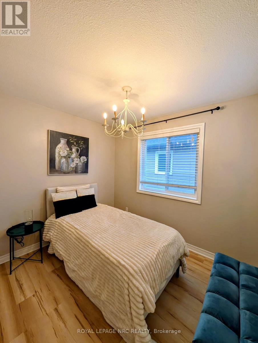












6556 MARY DRIVE

,
Niagara Falls (Forestview),




Ontario
L2H0B5

