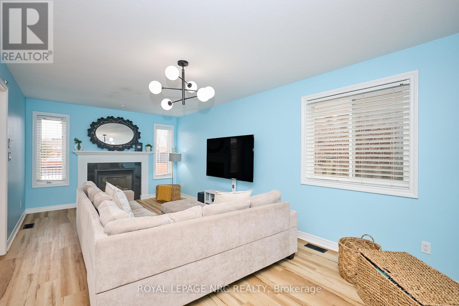 












6556 MARY DRIVE

,
Niagara Falls (Forestview),




Ontario
L2H0B5

