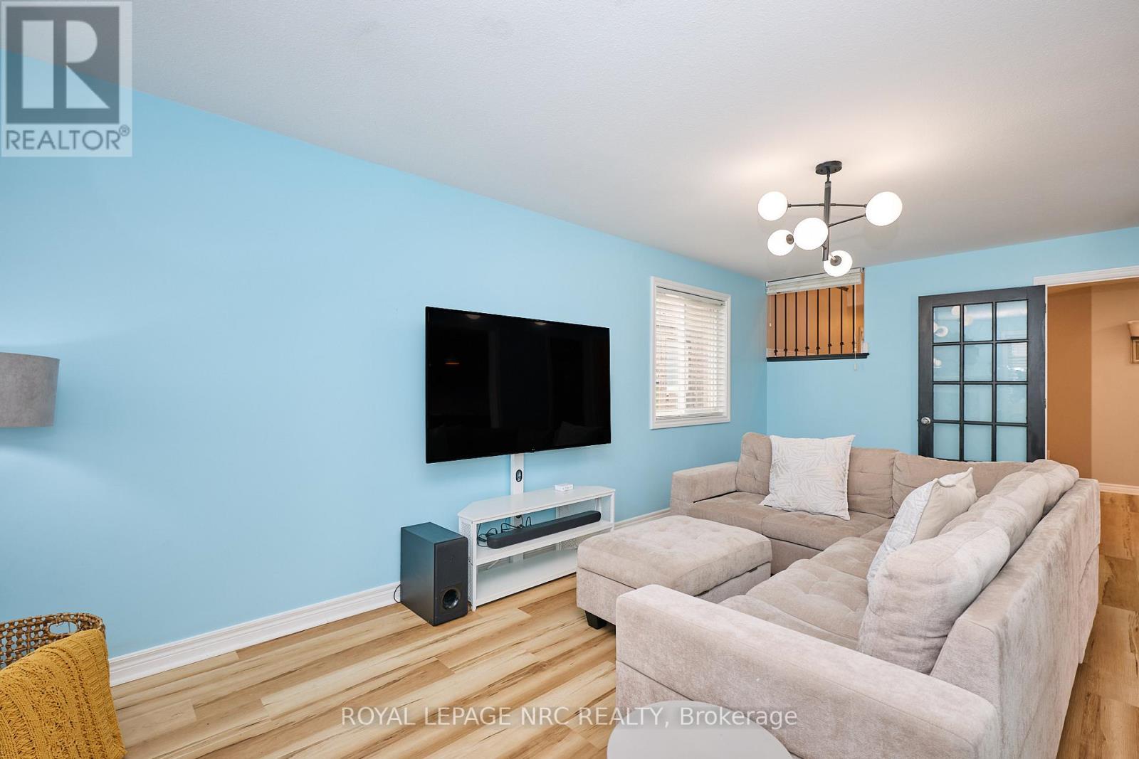 












6556 MARY DRIVE

,
Niagara Falls (Forestview),




Ontario
L2H0B5

