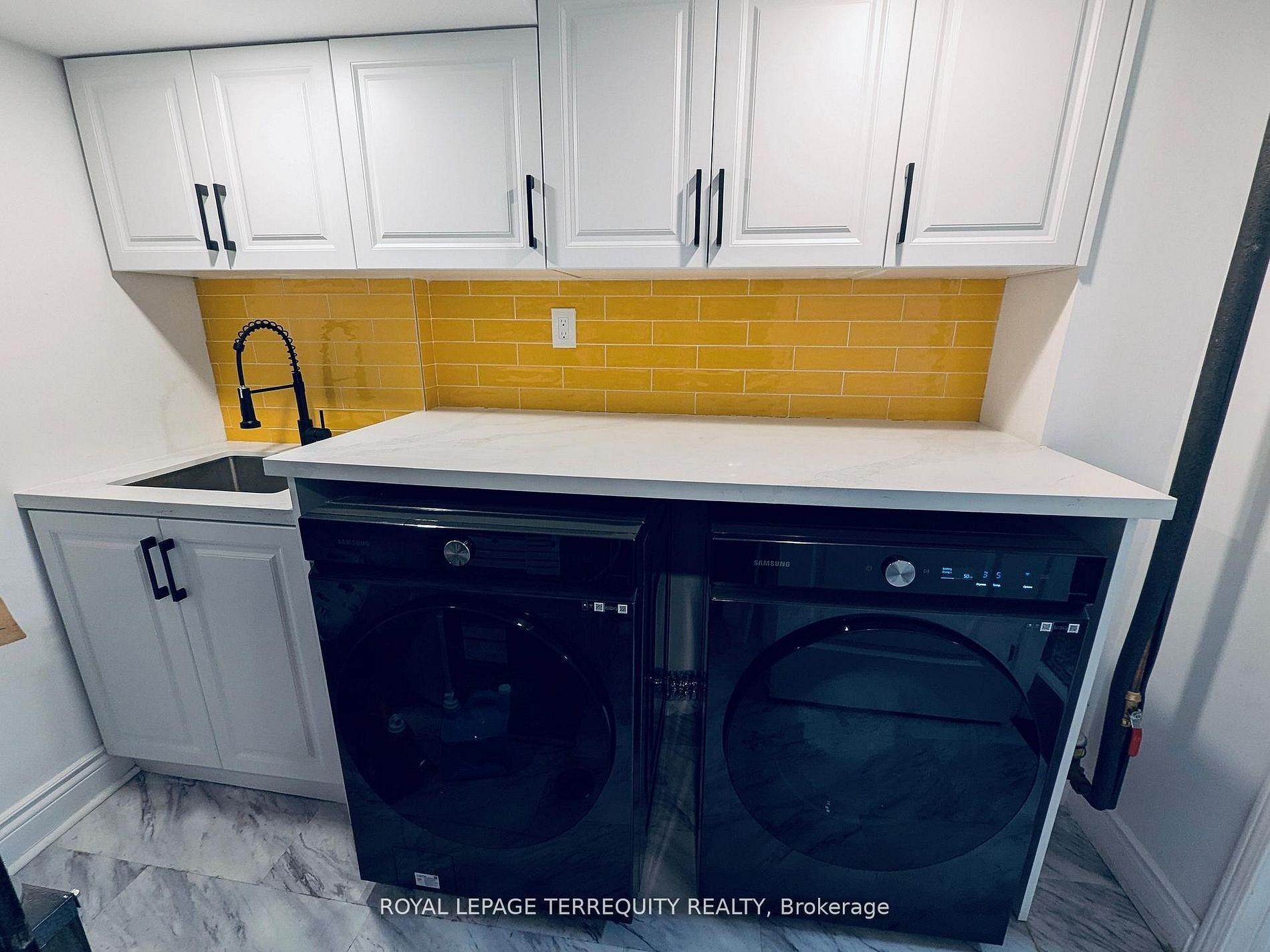 









1084


Queen

Street West, 32B,
Mississauga,




ON
L5H 4K4

