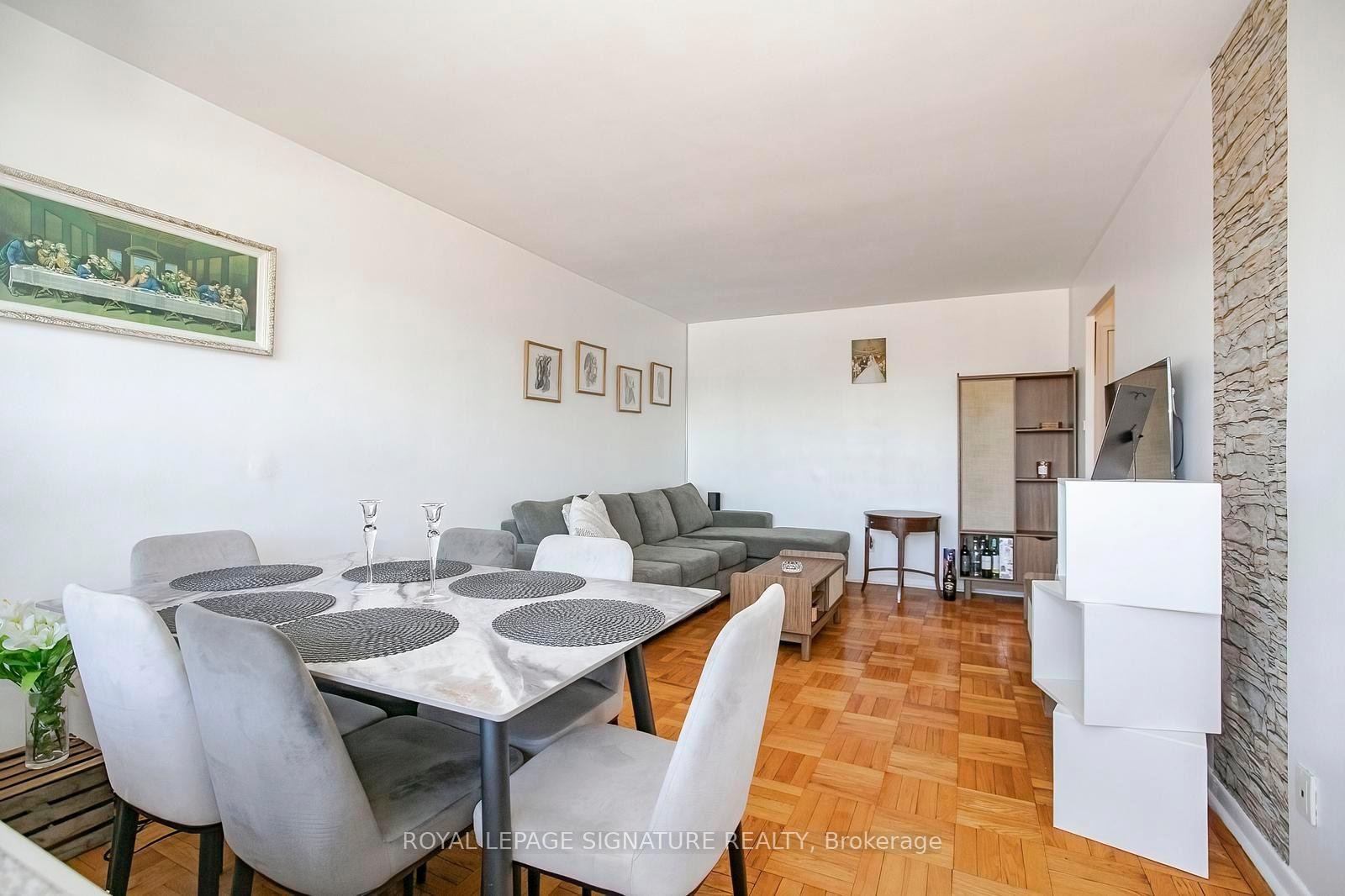 









219


Wilson

Avenue, 305,
Toronto,




ON
M5M 3B2

