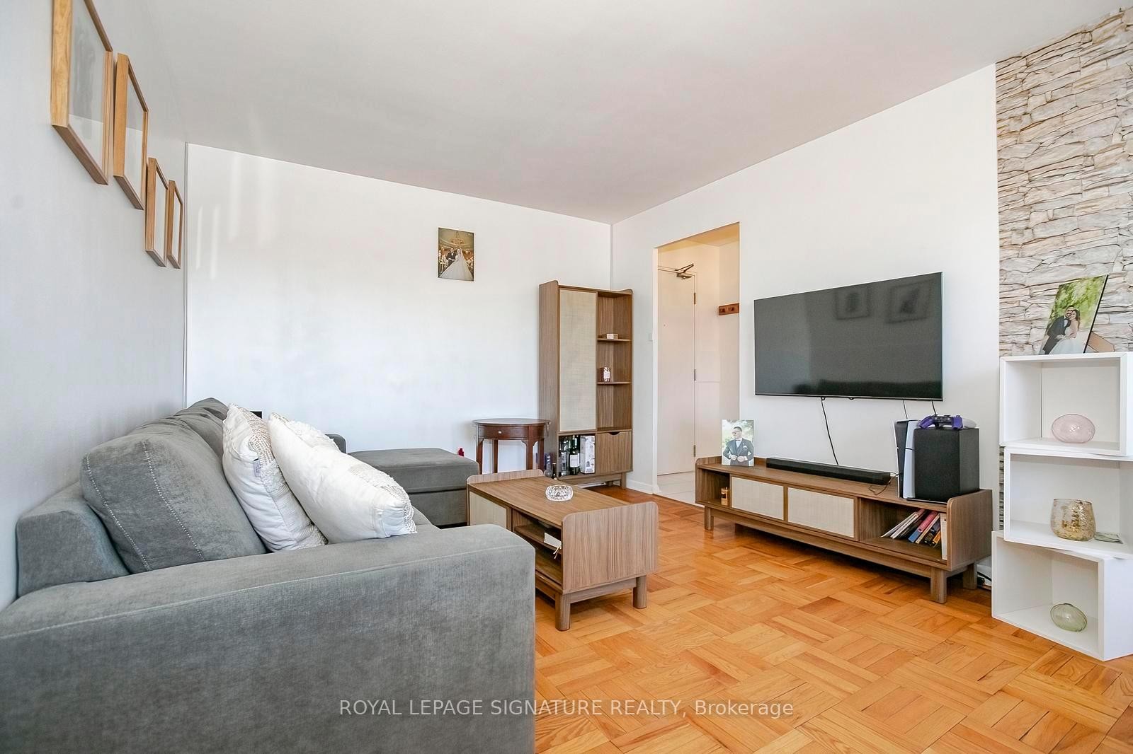 









219


Wilson

Avenue, 305,
Toronto,




ON
M5M 3B2

