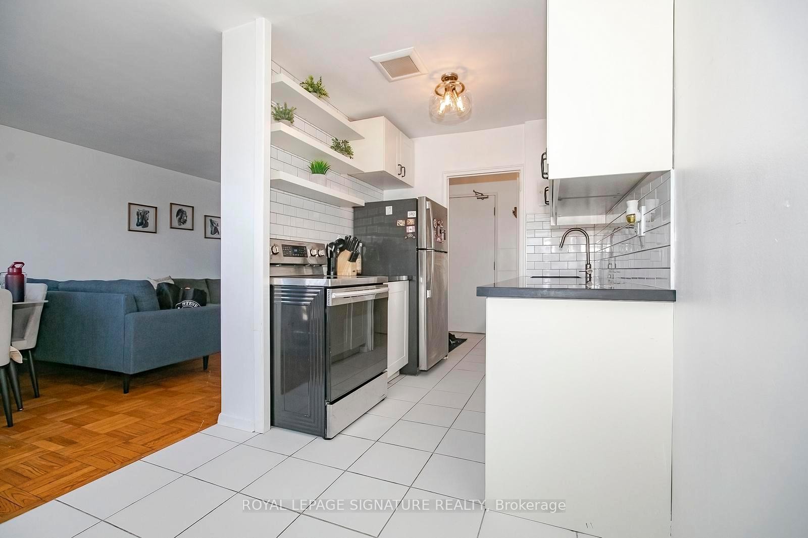 









219


Wilson

Avenue, 305,
Toronto,




ON
M5M 3B2

