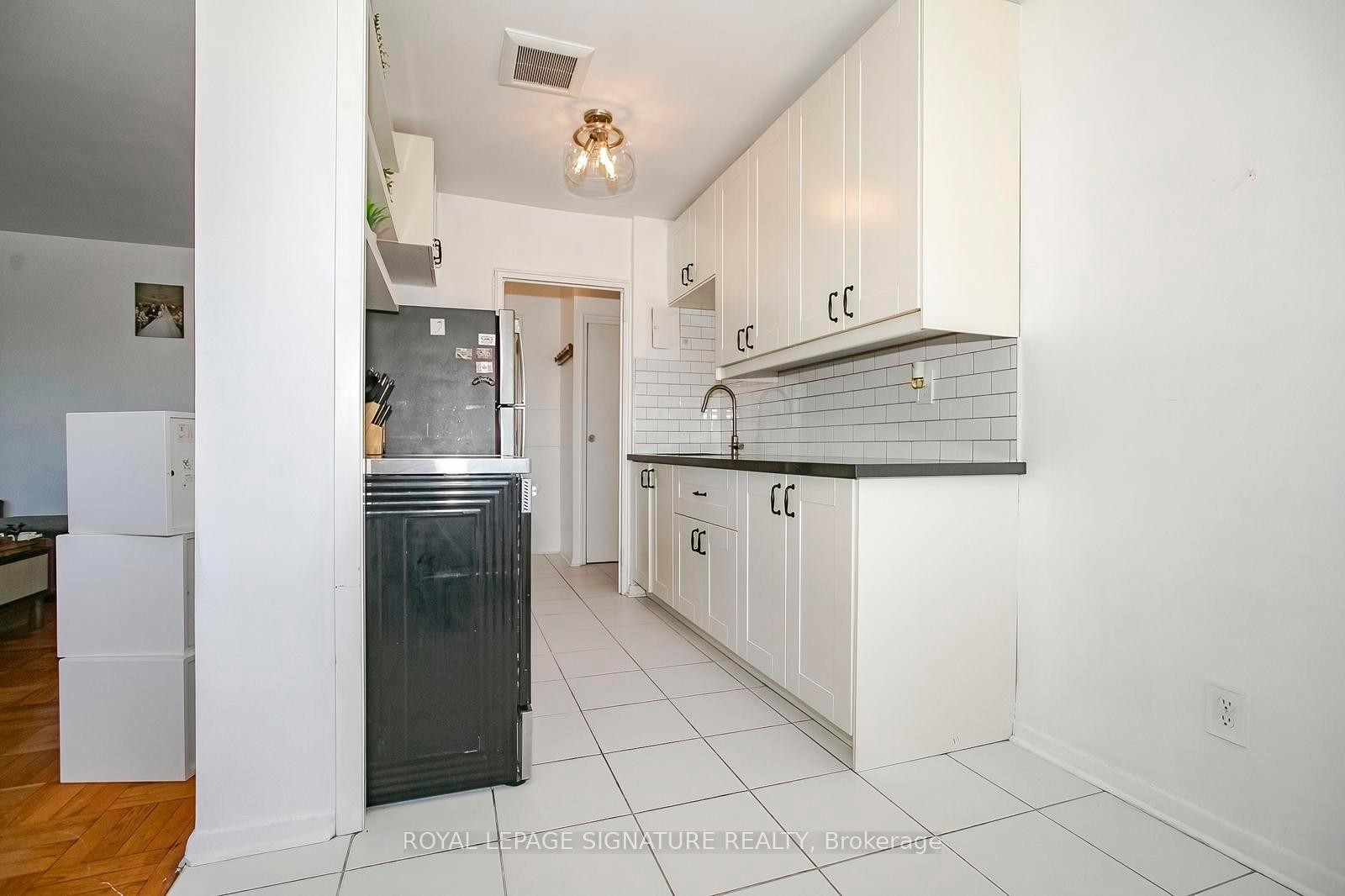 









219


Wilson

Avenue, 305,
Toronto,




ON
M5M 3B2

