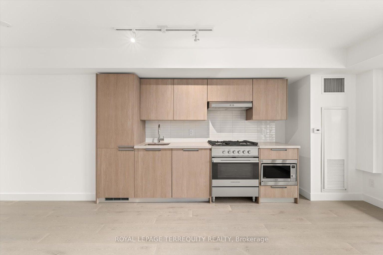 









160


Kingsway

Crescent, 219,
Toronto,




ON
M8X 0B5

