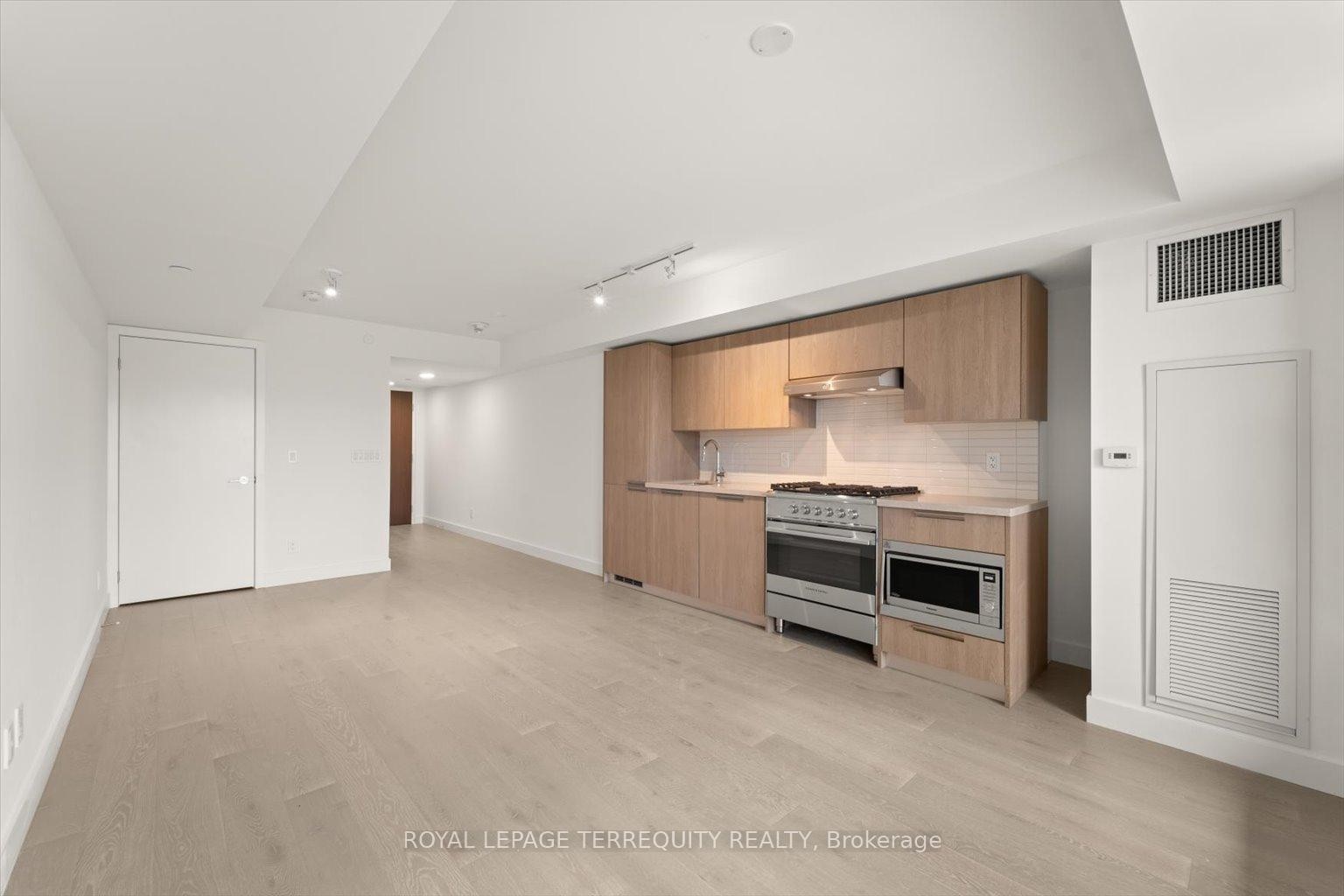 









160


Kingsway

Crescent, 219,
Toronto,




ON
M8X 0B5

