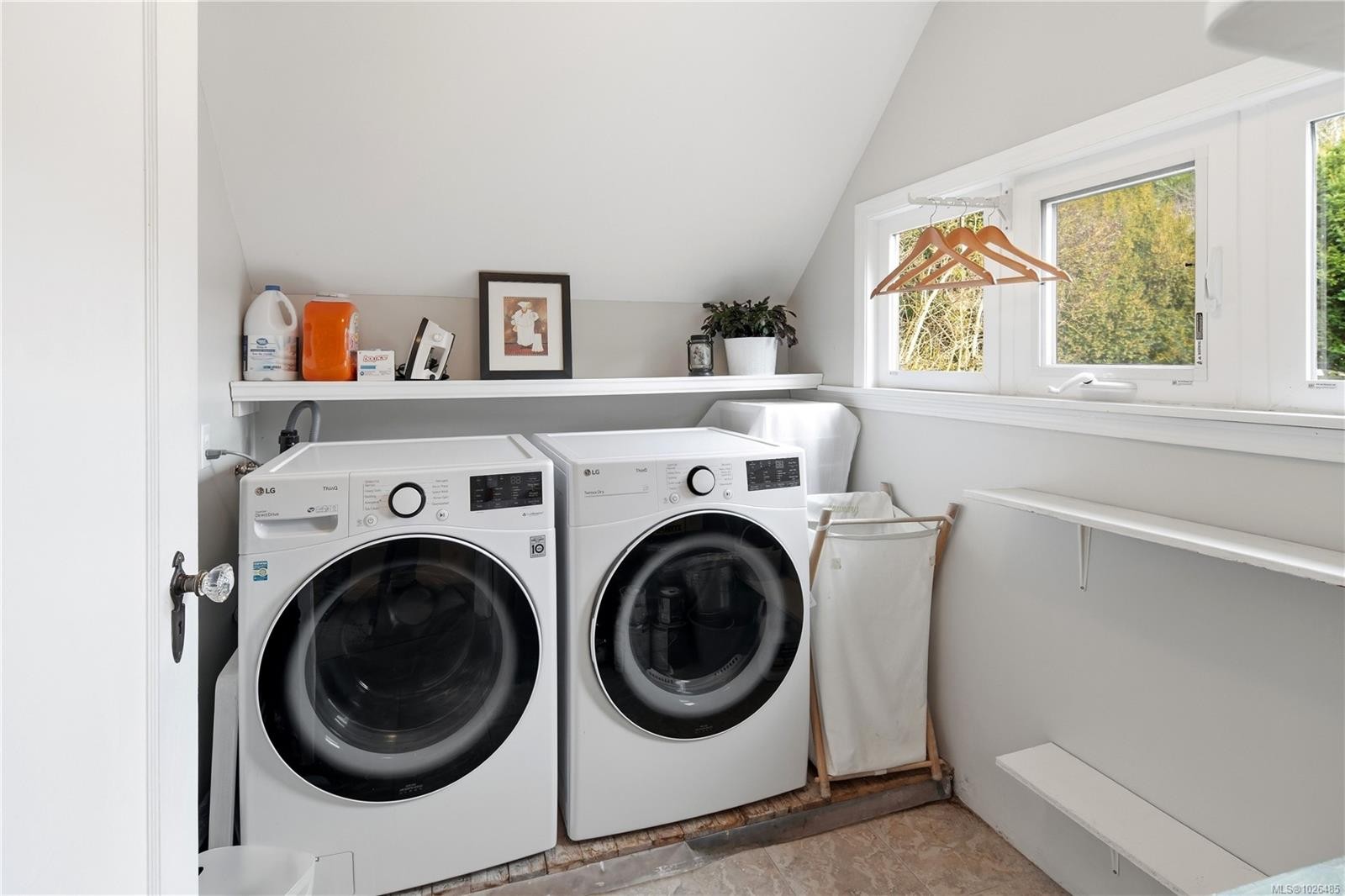 









1274


Tattersall

Dr,
Saanich,




BC
V8P 1Z4

