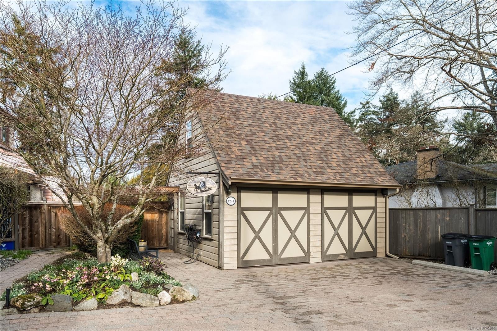 









1274


Tattersall

Dr,
Saanich,




BC
V8P 1Z4

