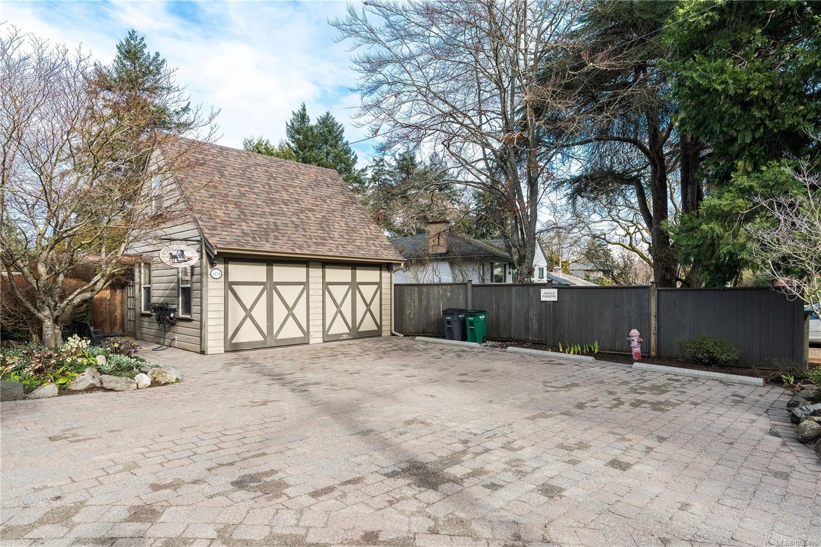 









1274


Tattersall

Dr,
Saanich,




BC
V8P 1Z4

