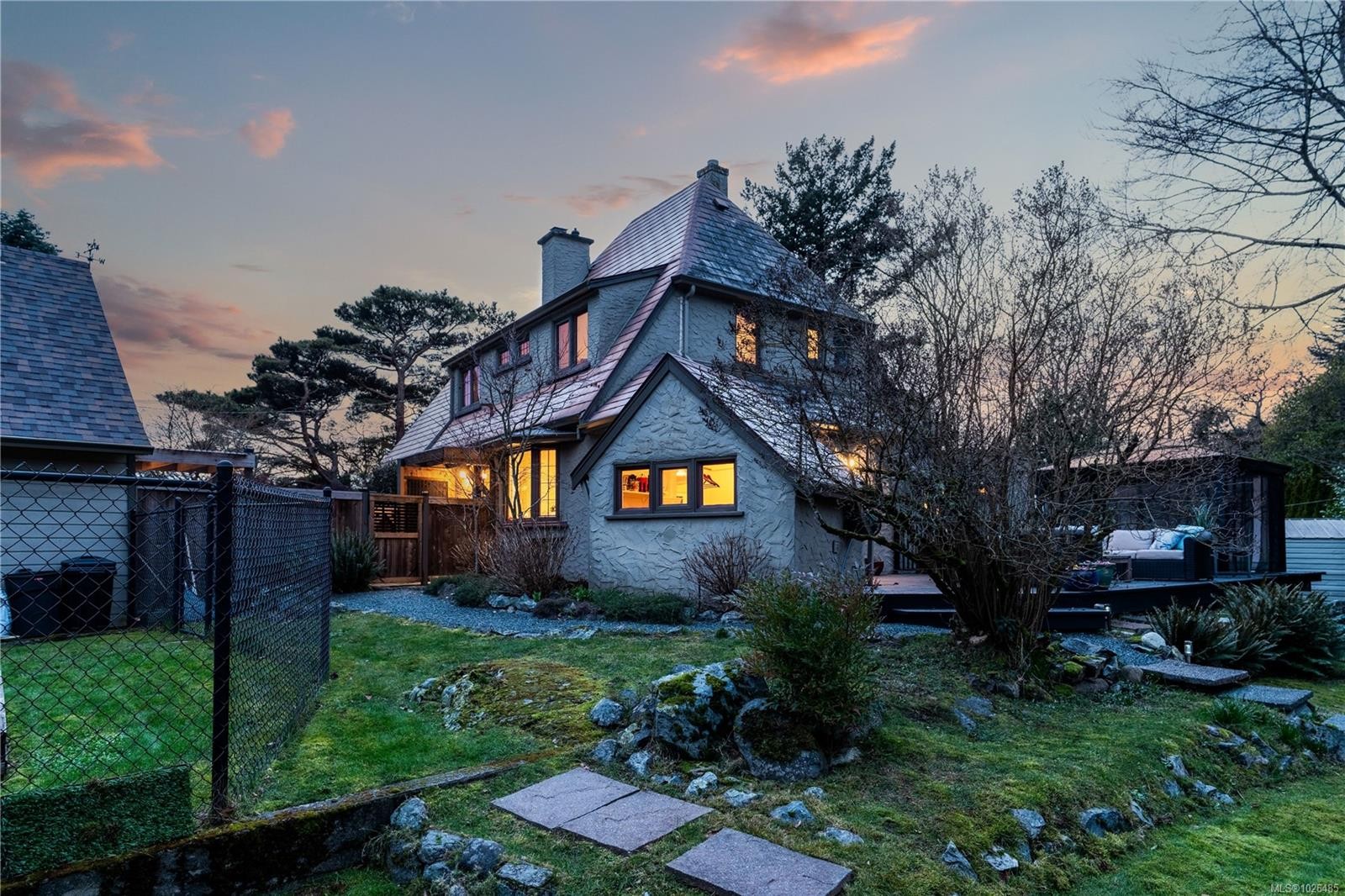 









1274


Tattersall

Dr,
Saanich,




BC
V8P 1Z4

