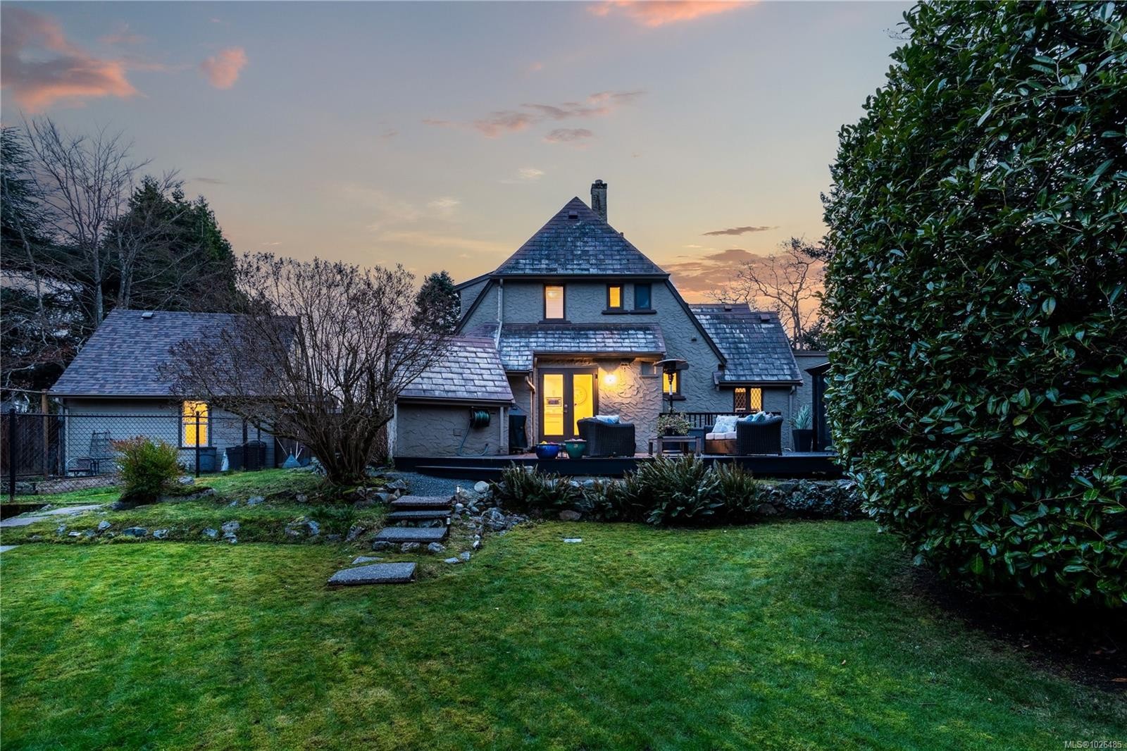 









1274


Tattersall

Dr,
Saanich,




BC
V8P 1Z4

