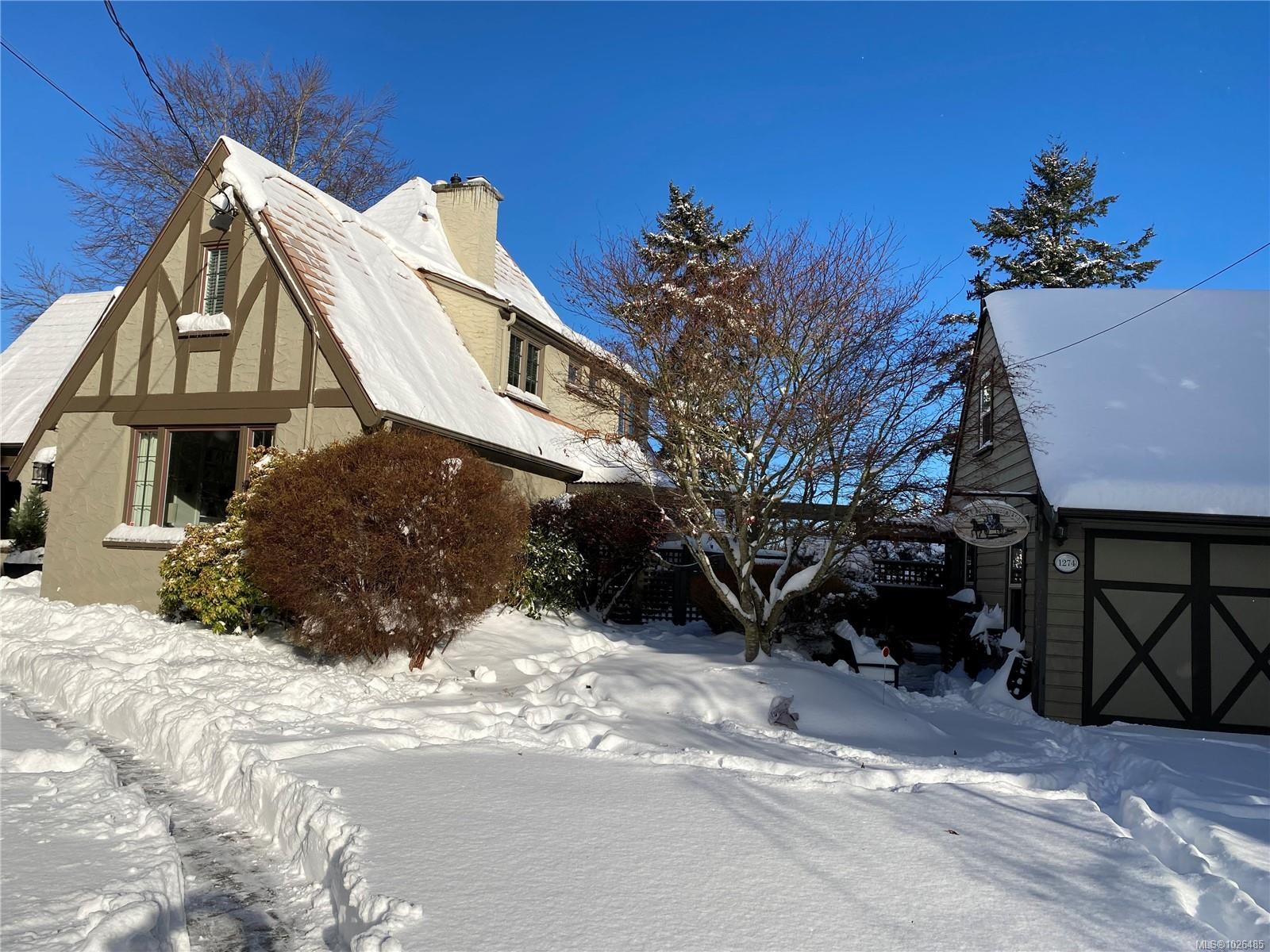 









1274


Tattersall

Dr,
Saanich,




BC
V8P 1Z4

