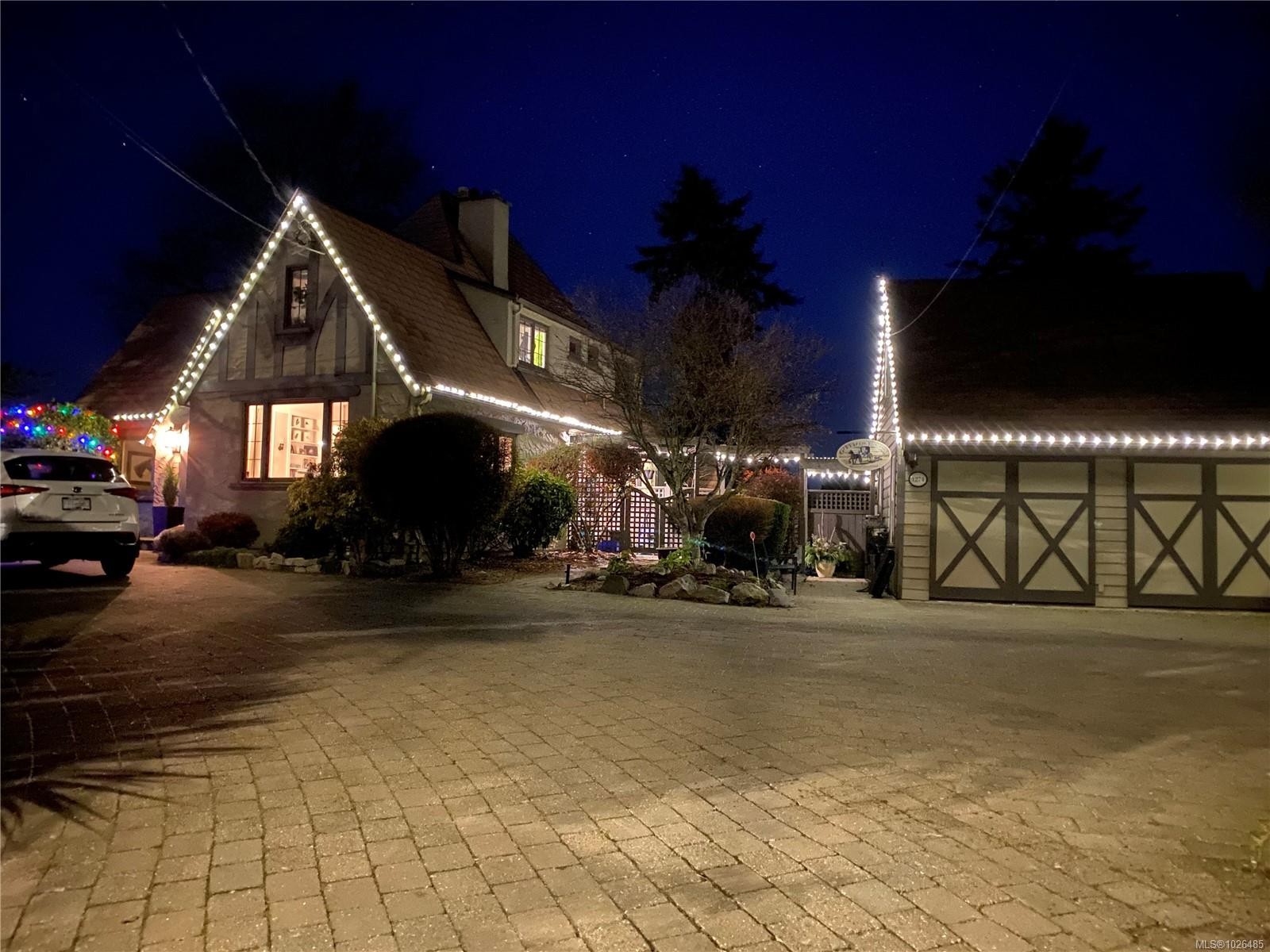 









1274


Tattersall

Dr,
Saanich,




BC
V8P 1Z4

