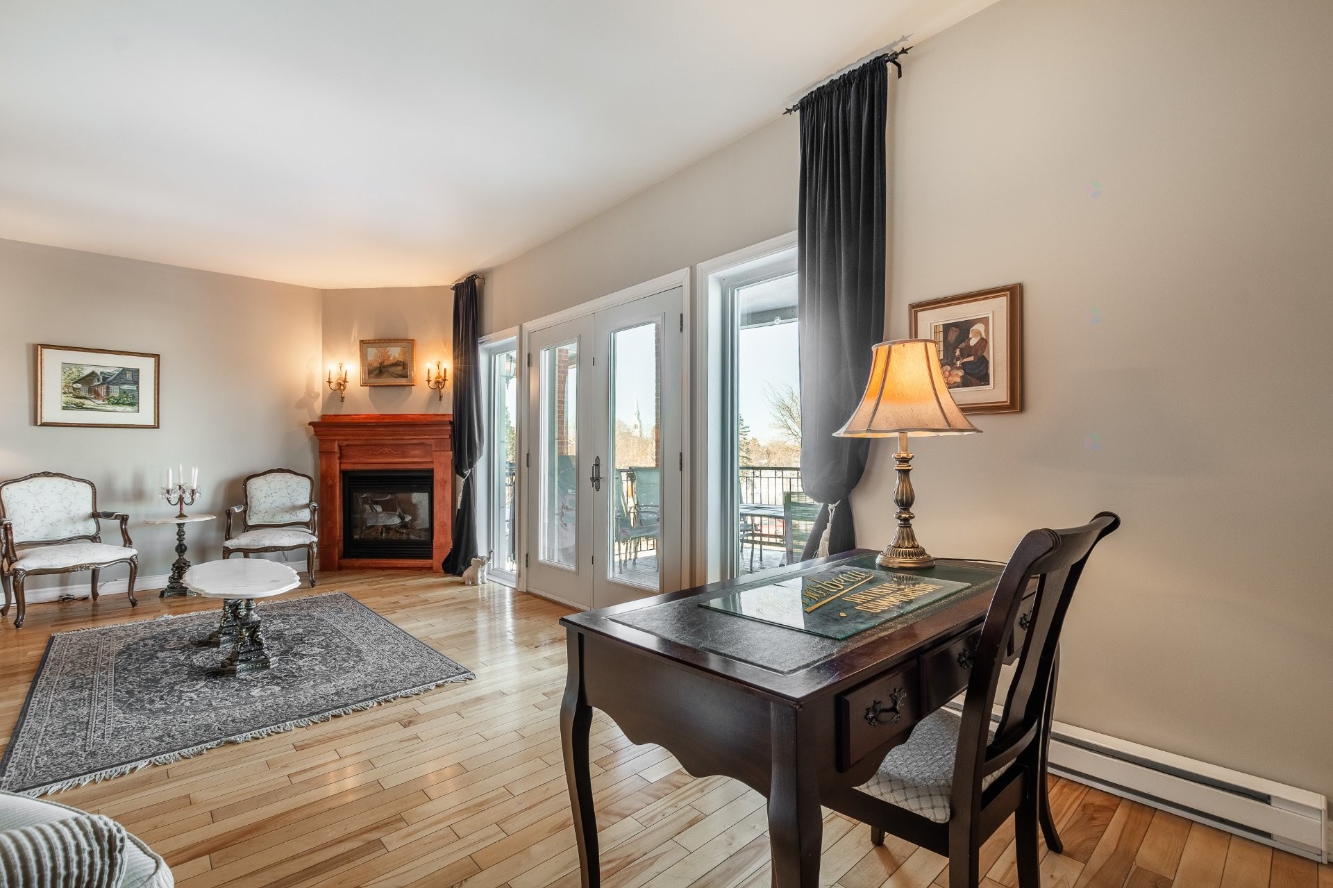 









1592


Av. Bourgogne

, 202,
Chambly,




QC
J3L1Y7

