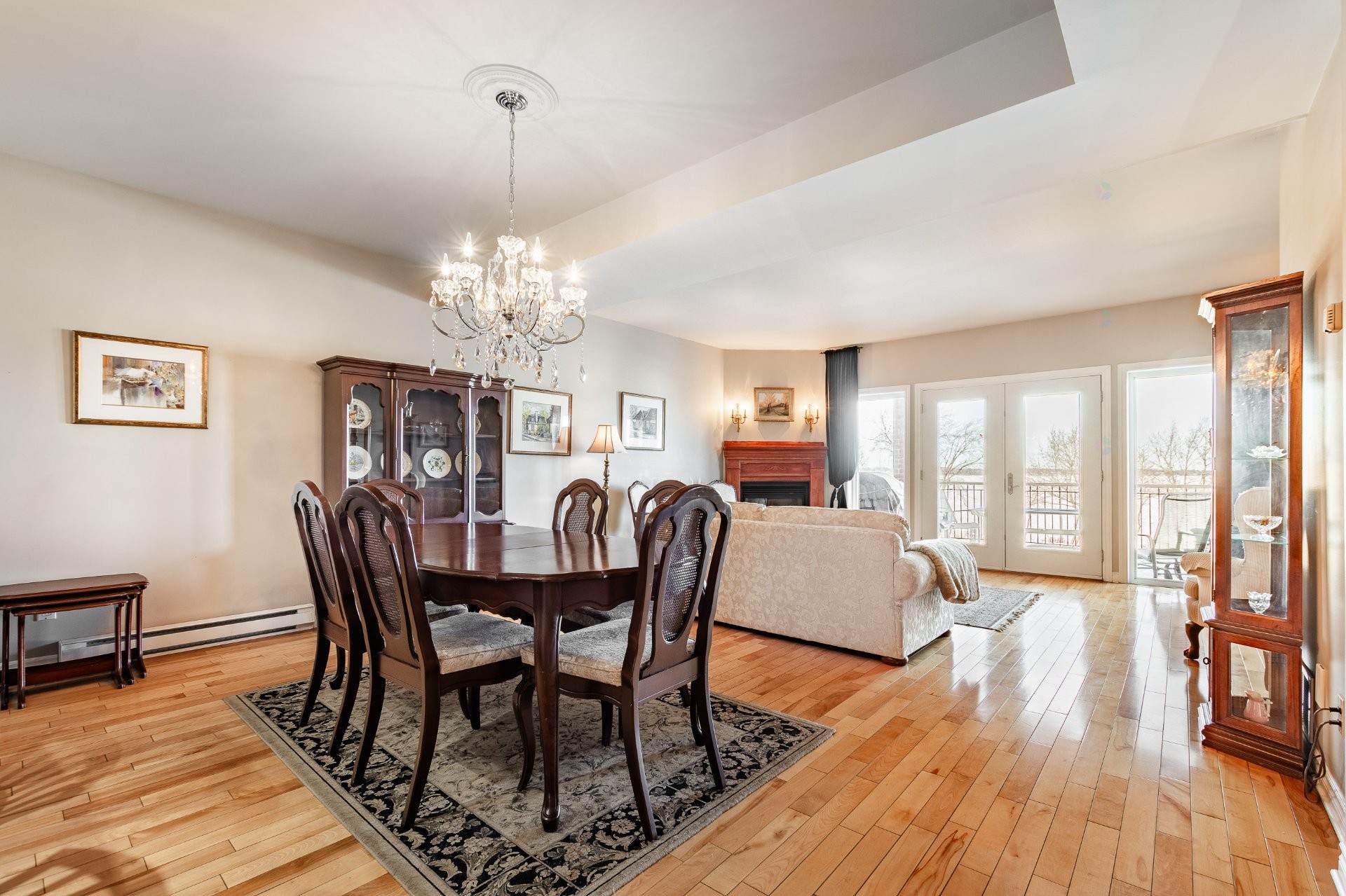 









1592


Av. Bourgogne

, 202,
Chambly,




QC
J3L1Y7

