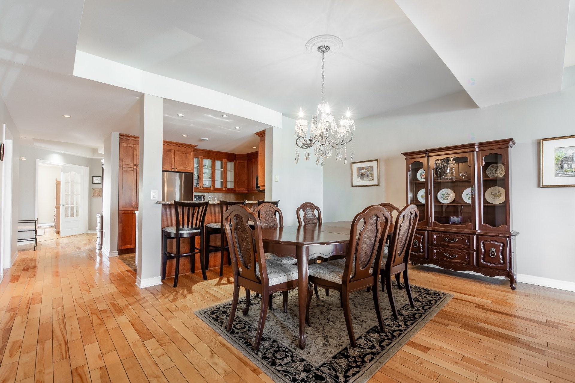 









1592


Av. Bourgogne

, 202,
Chambly,




QC
J3L1Y7

