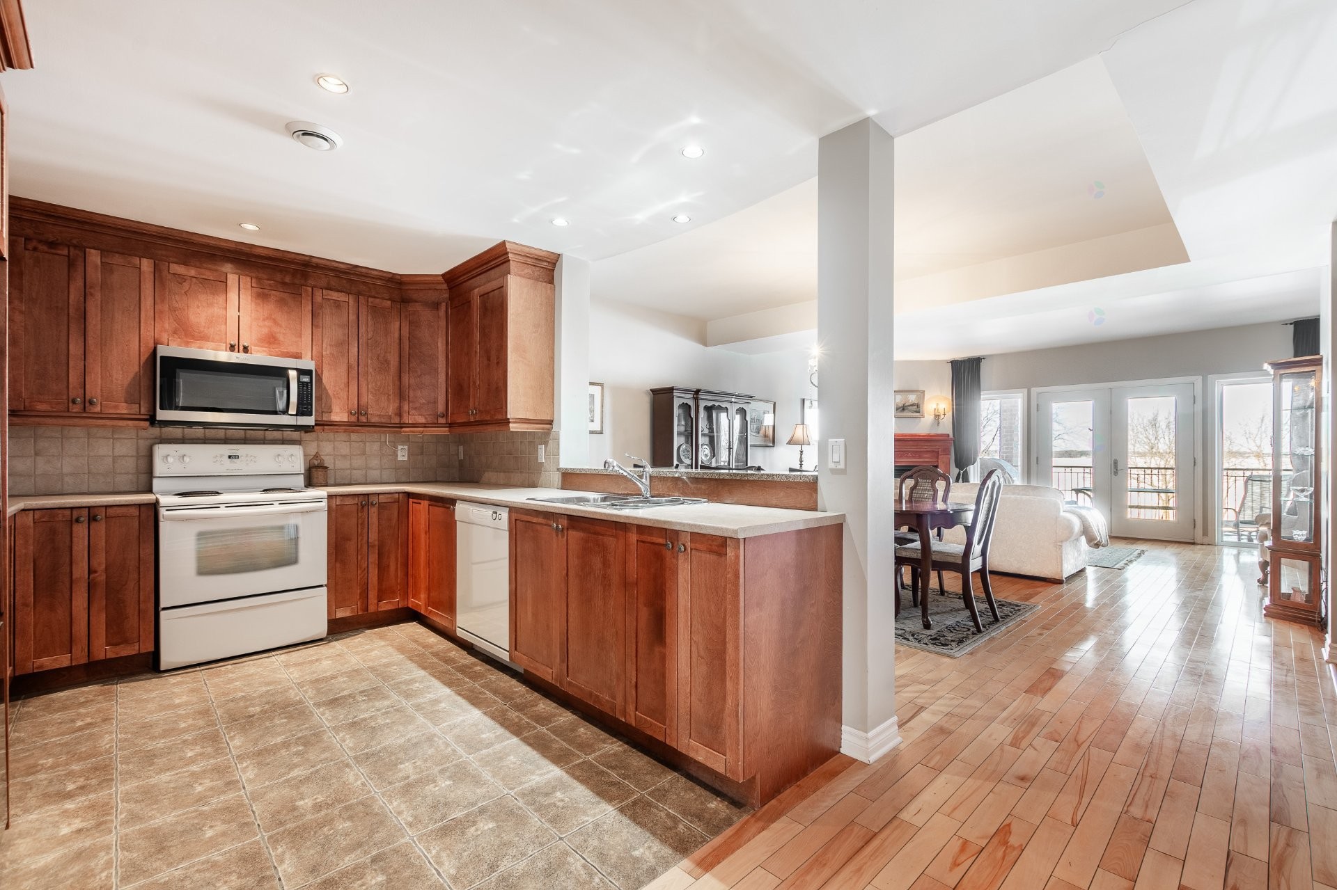 









1592


Av. Bourgogne

, 202,
Chambly,




QC
J3L1Y7

