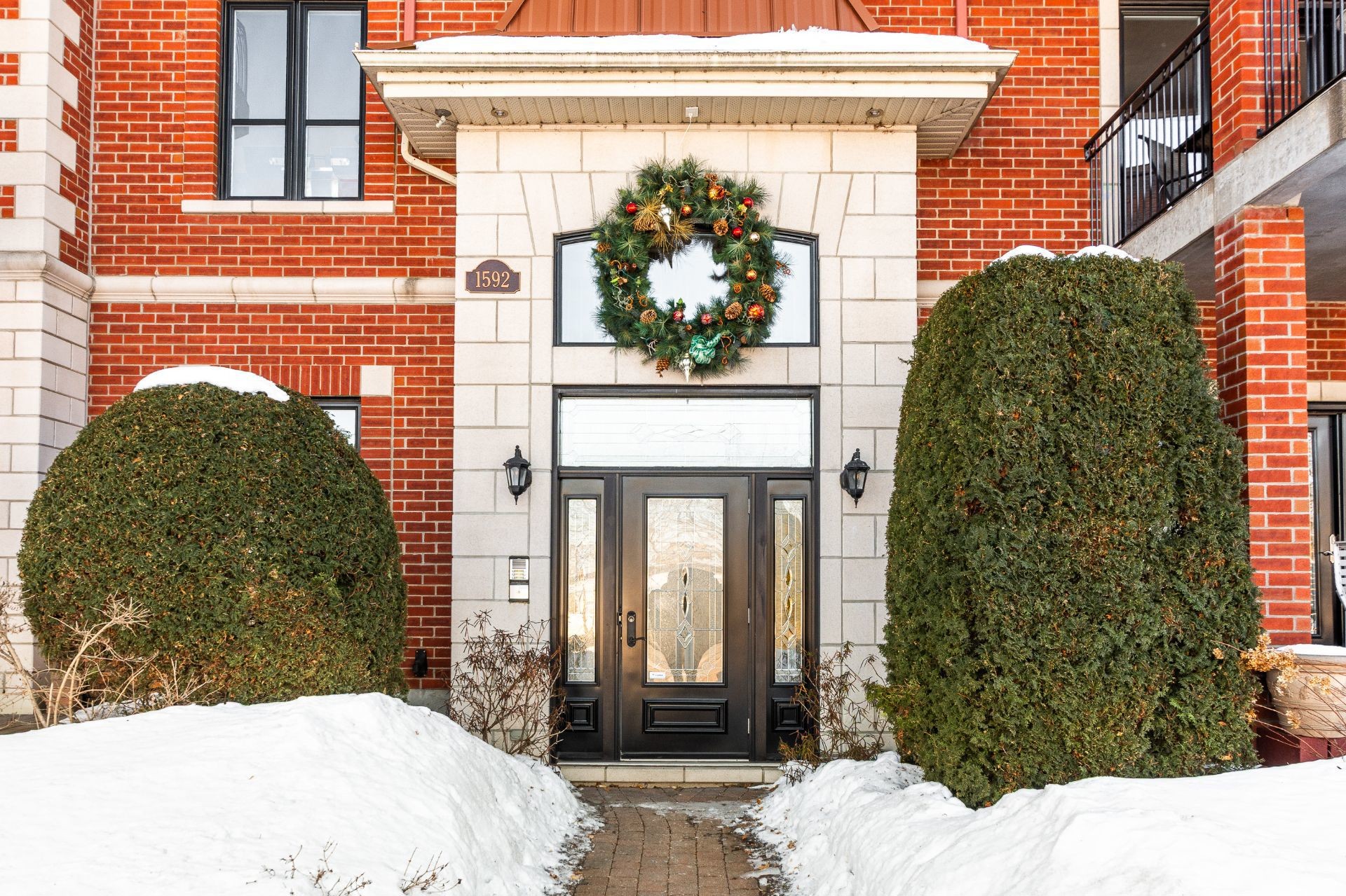 









1592


Av. Bourgogne

, 202,
Chambly,




QC
J3L1Y7

