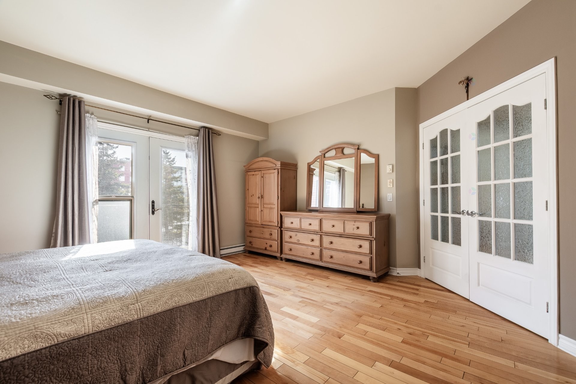









1592


Av. Bourgogne

, 202,
Chambly,




QC
J3L1Y7

