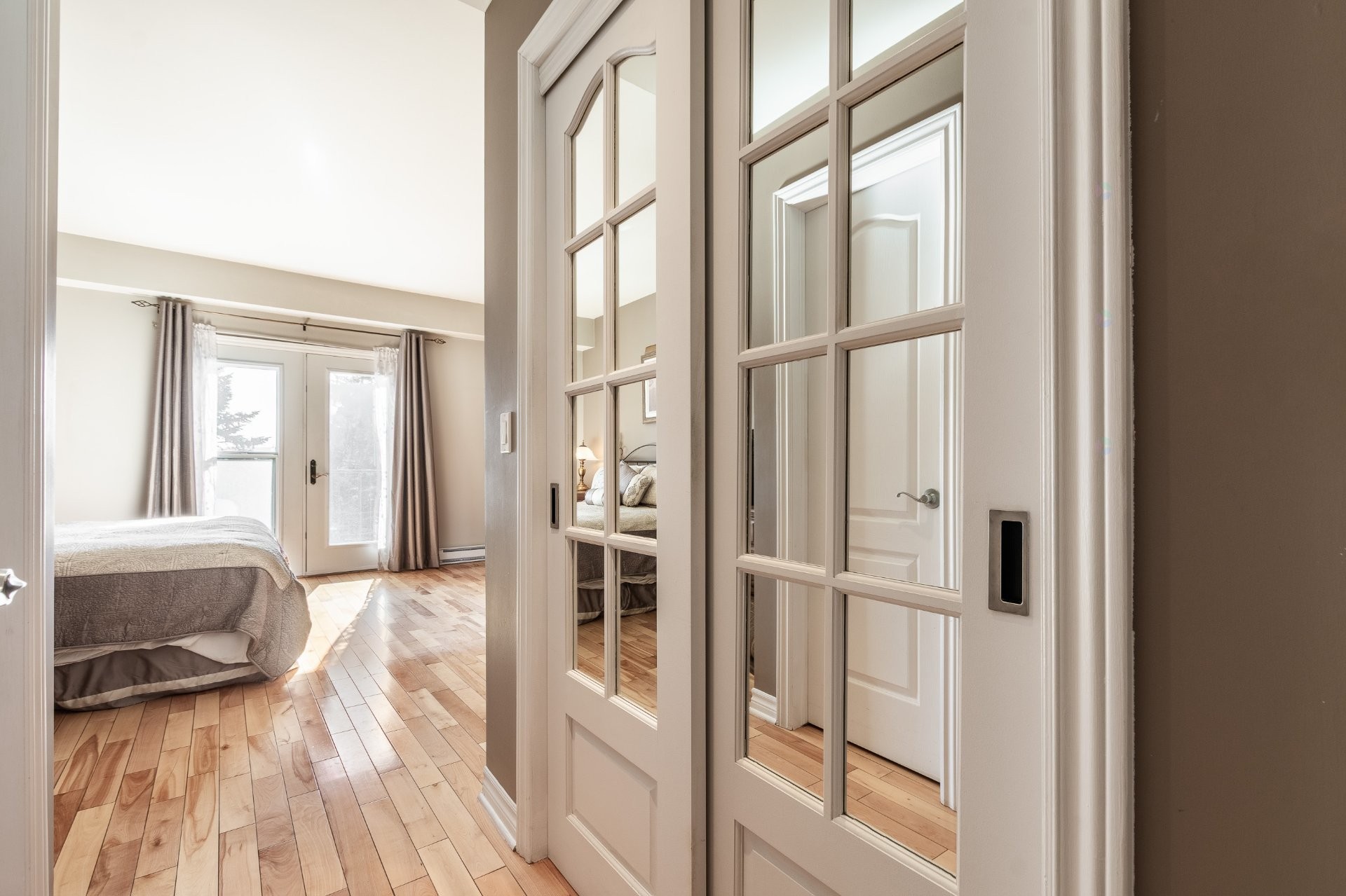 









1592


Av. Bourgogne

, 202,
Chambly,




QC
J3L1Y7

