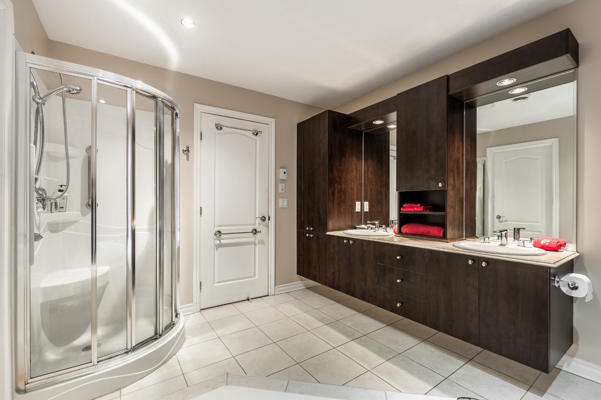 









1592


Av. Bourgogne

, 202,
Chambly,




QC
J3L1Y7

