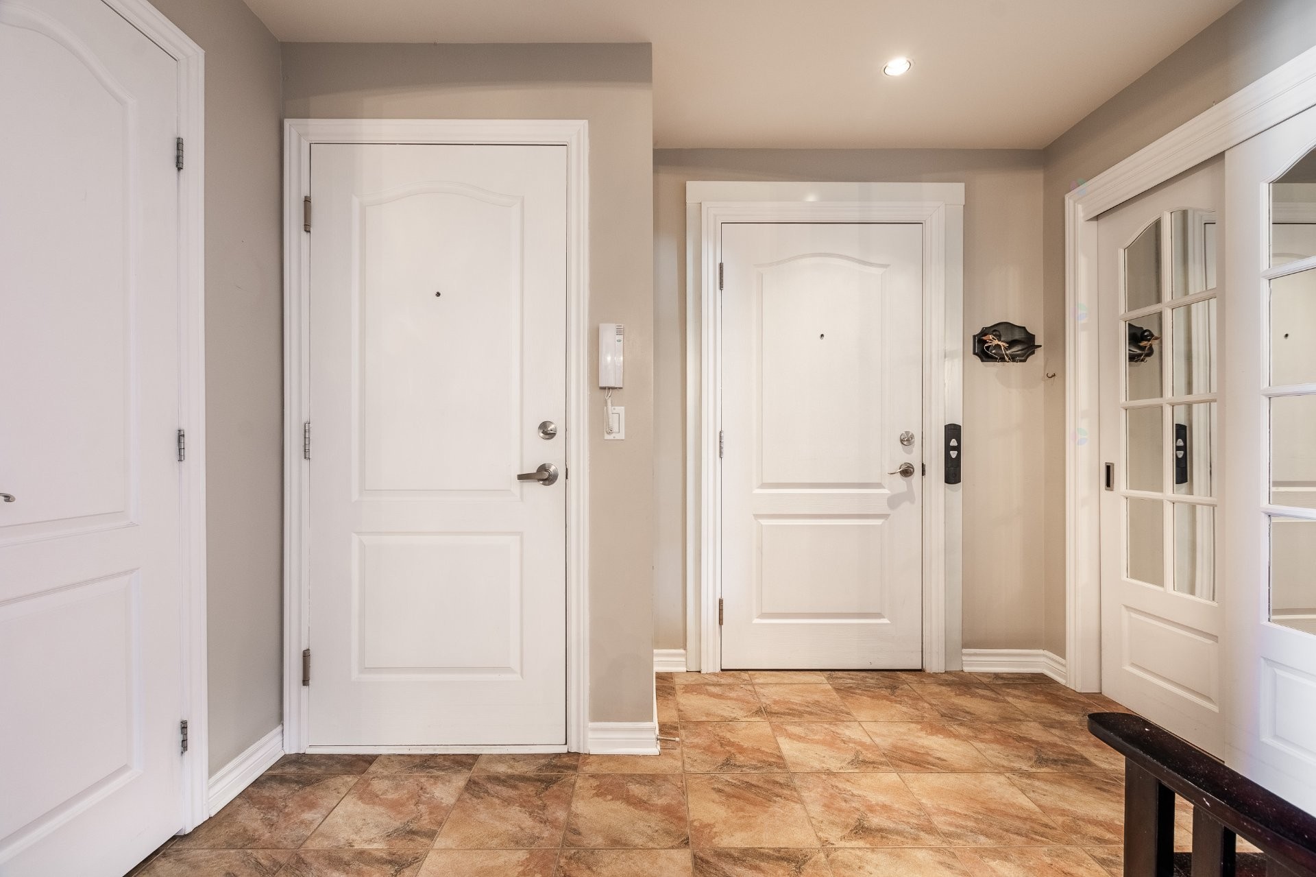 









1592


Av. Bourgogne

, 202,
Chambly,




QC
J3L1Y7

