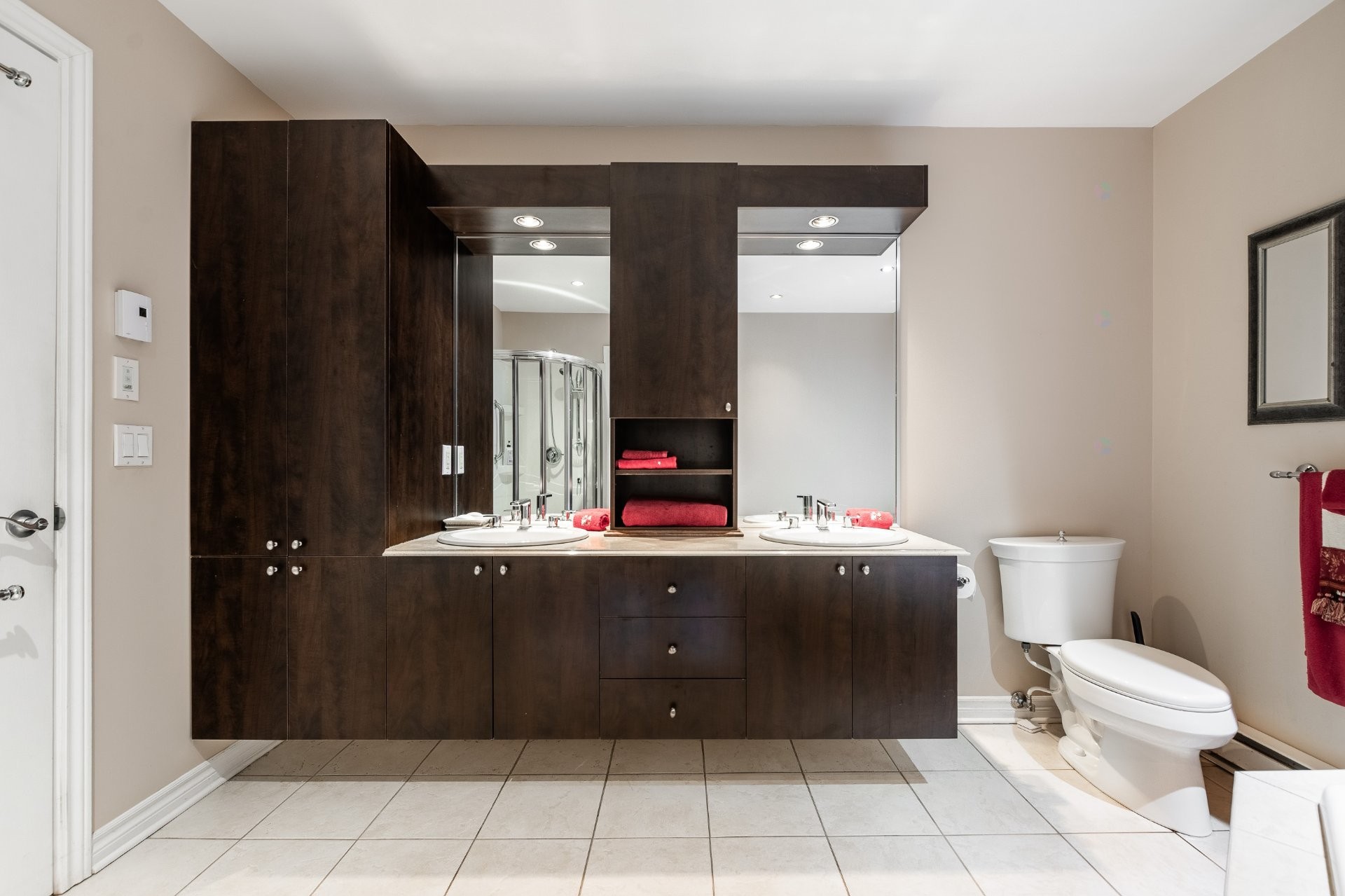 









1592


Av. Bourgogne

, 202,
Chambly,




QC
J3L1Y7

