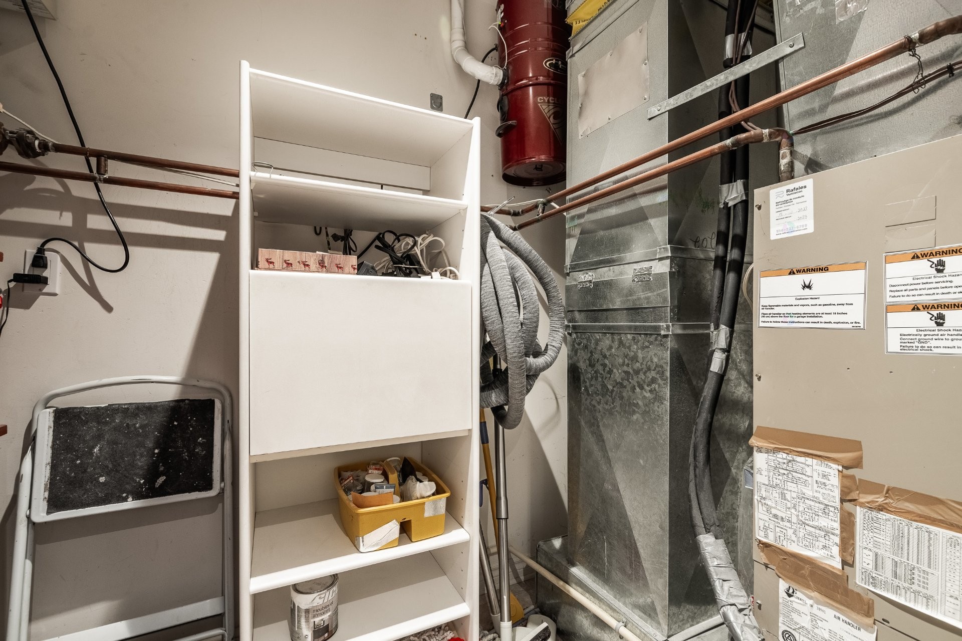 









1592


Av. Bourgogne

, 202,
Chambly,




QC
J3L1Y7

