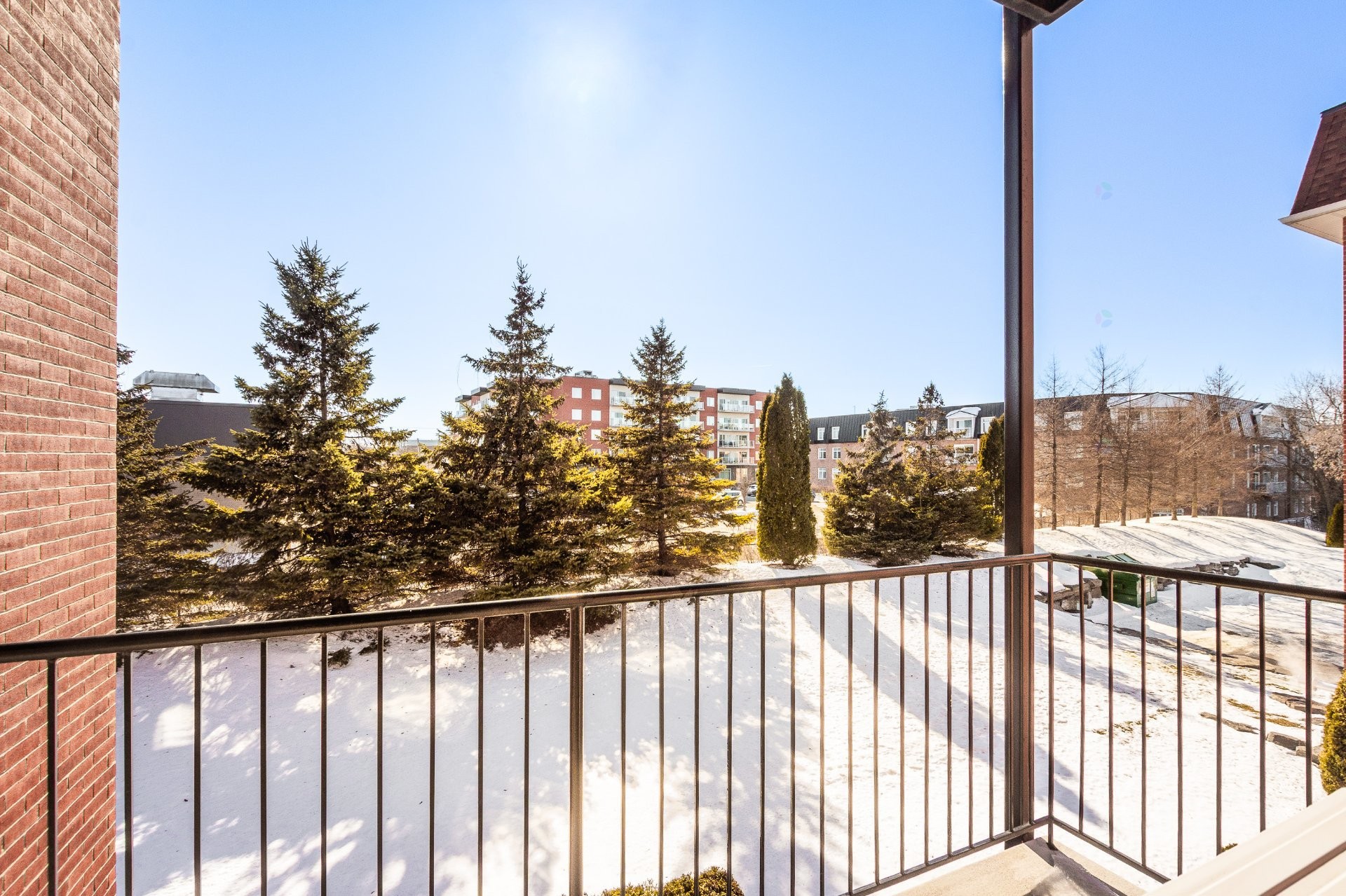 









1592


Av. Bourgogne

, 202,
Chambly,




QC
J3L1Y7

