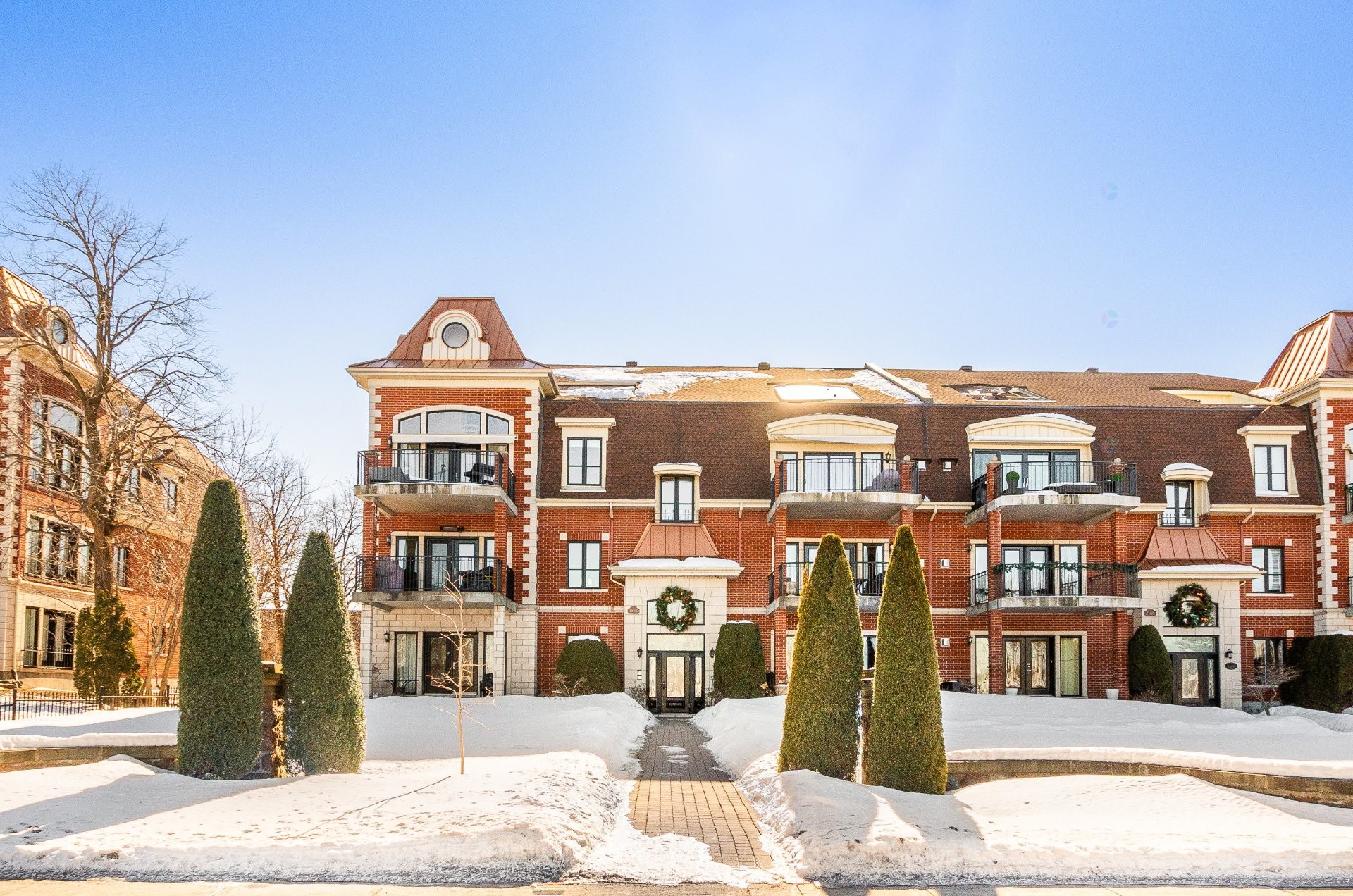 









1592


Av. Bourgogne

, 202,
Chambly,




QC
J3L1Y7

