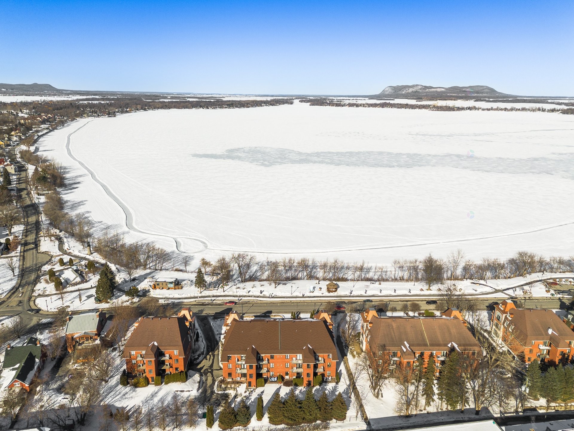 









1592


Av. Bourgogne

, 202,
Chambly,




QC
J3L1Y7

