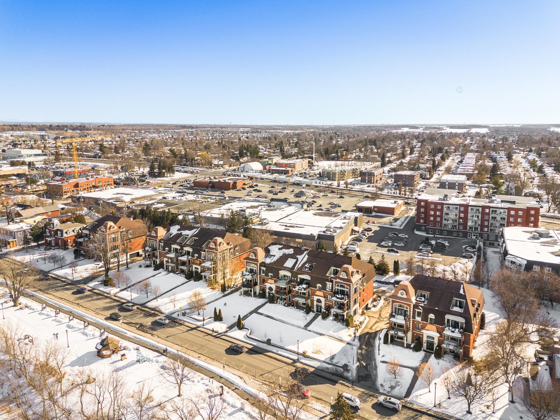 









1592


Av. Bourgogne

, 202,
Chambly,




QC
J3L1Y7

