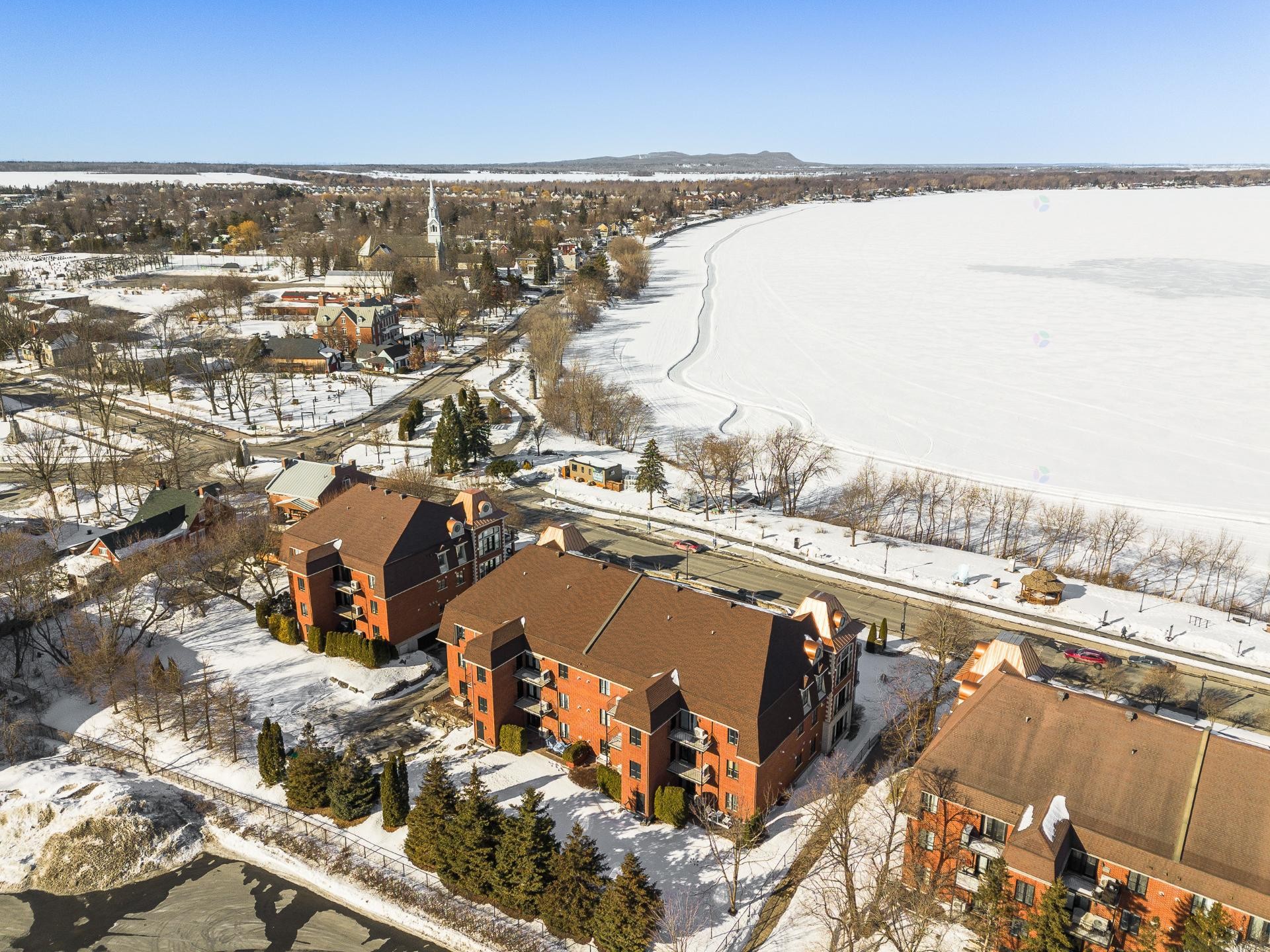 









1592


Av. Bourgogne

, 202,
Chambly,




QC
J3L1Y7

