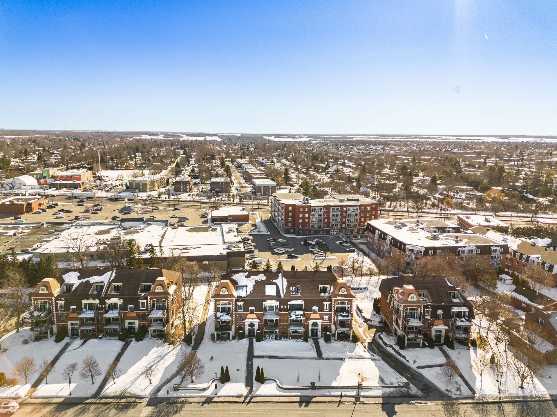 









1592


Av. Bourgogne

, 202,
Chambly,




QC
J3L1Y7

