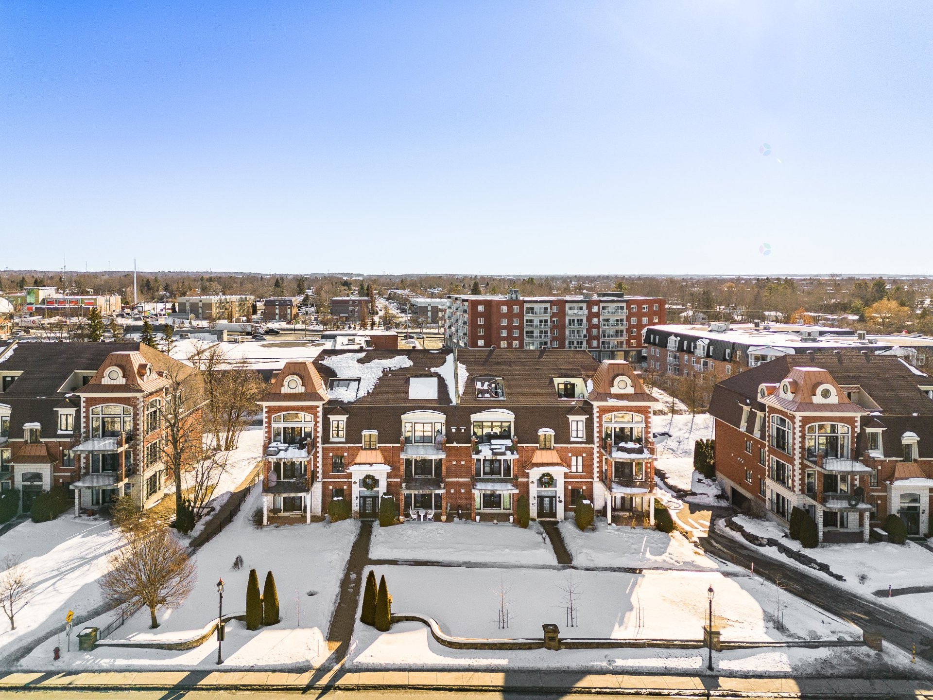 









1592


Av. Bourgogne

, 202,
Chambly,




QC
J3L1Y7

