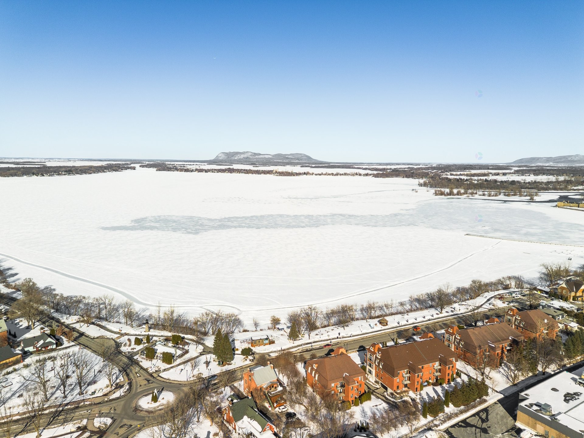 









1592


Av. Bourgogne

, 202,
Chambly,




QC
J3L1Y7

