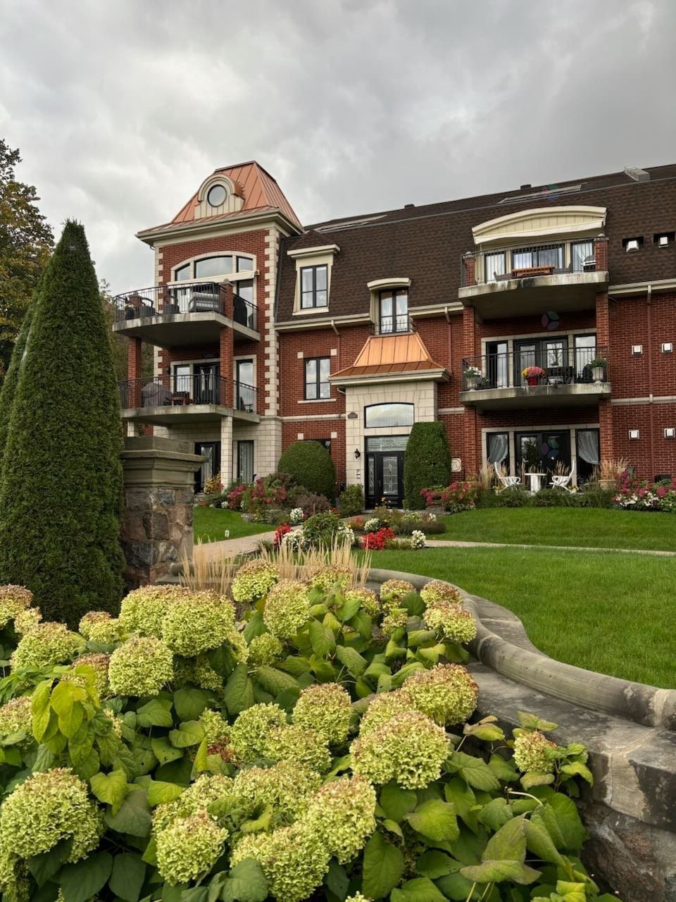 









1592


Av. Bourgogne

, 202,
Chambly,




QC
J3L1Y7

