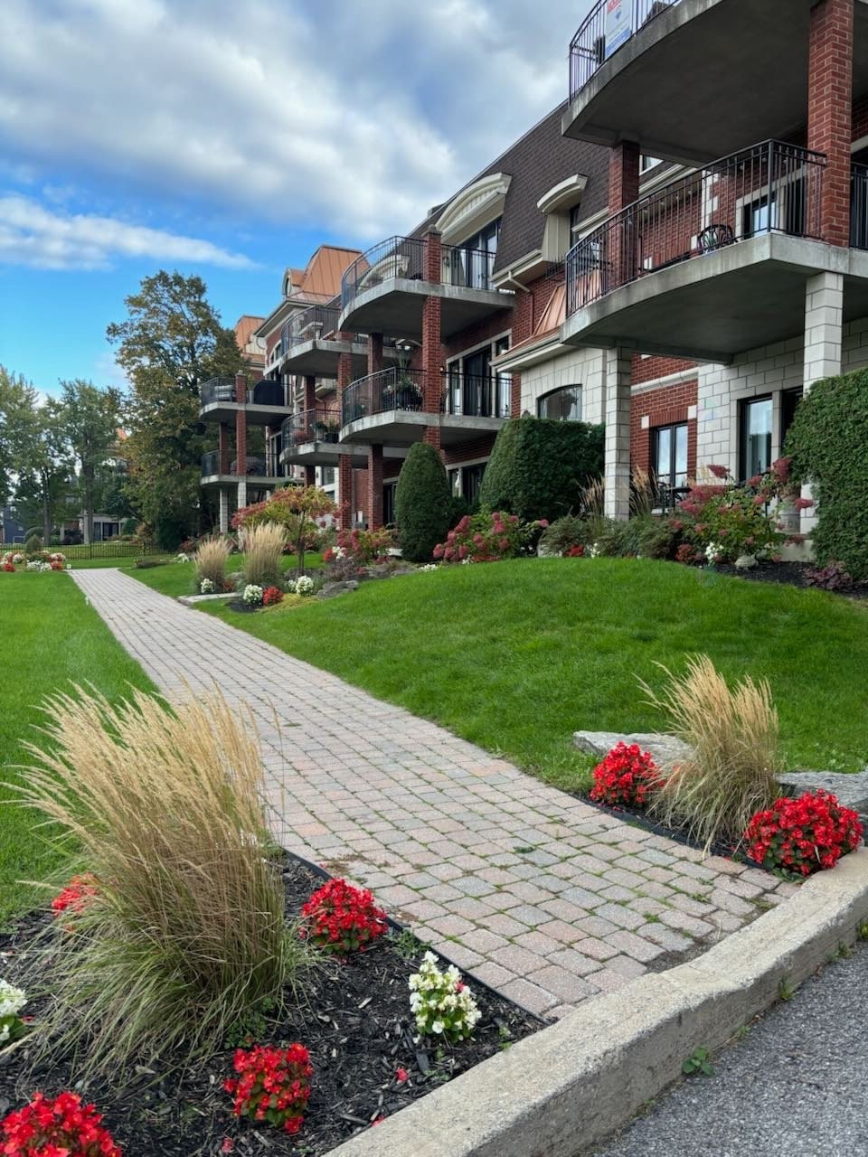 









1592


Av. Bourgogne

, 202,
Chambly,




QC
J3L1Y7

