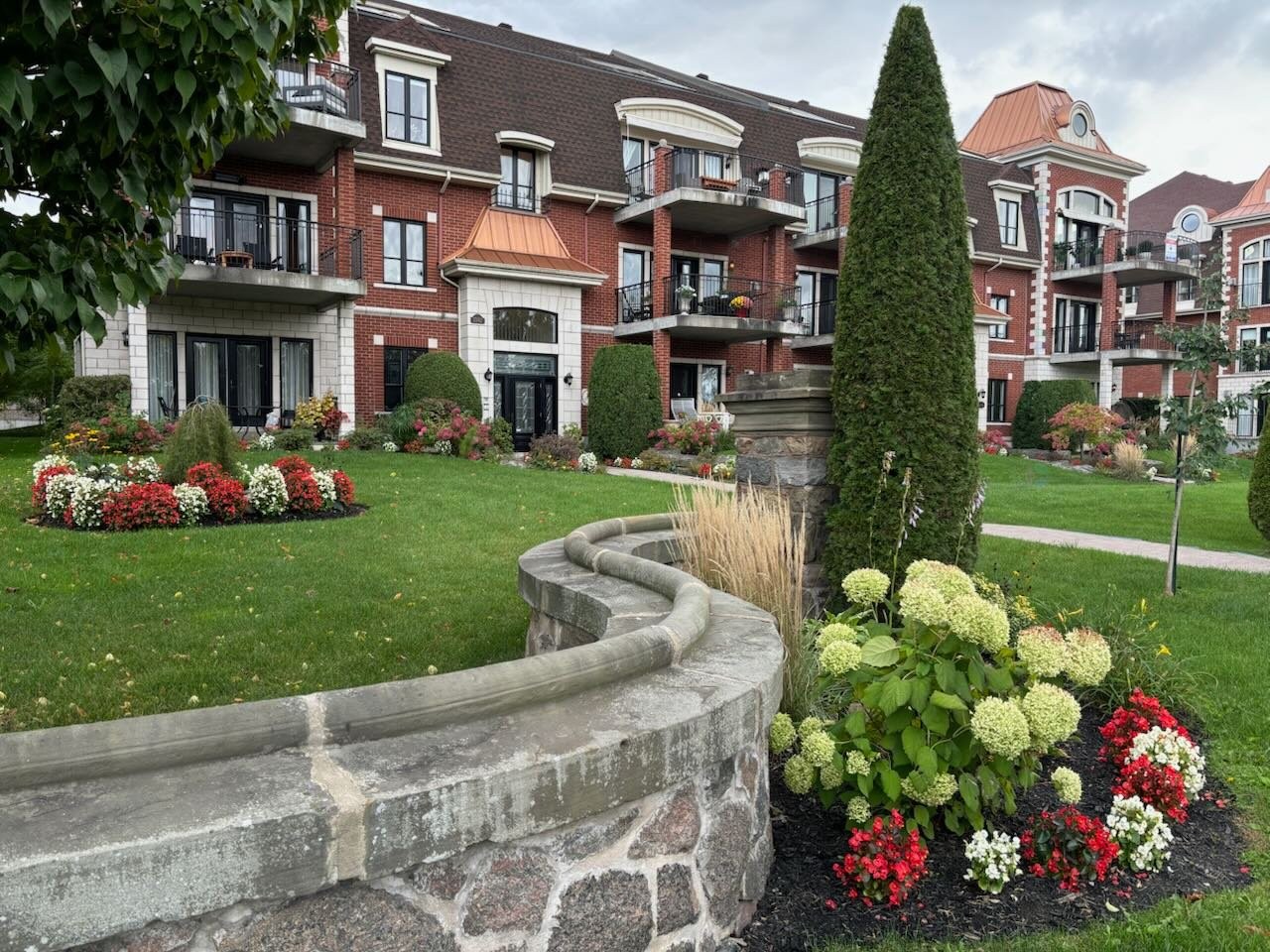 









1592


Av. Bourgogne

, 202,
Chambly,




QC
J3L1Y7

