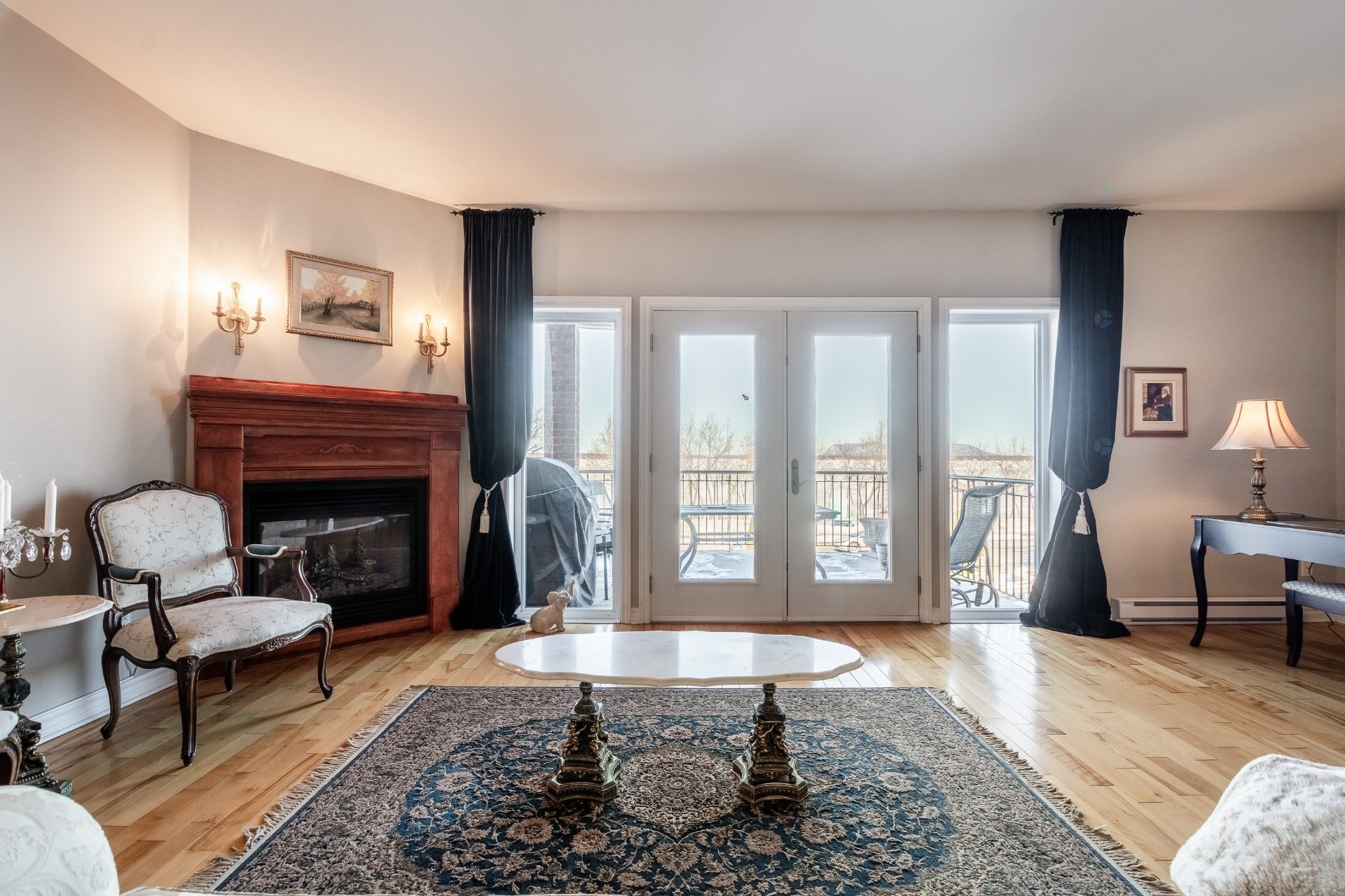 









1592


Av. Bourgogne

, 202,
Chambly,




QC
J3L1Y7

