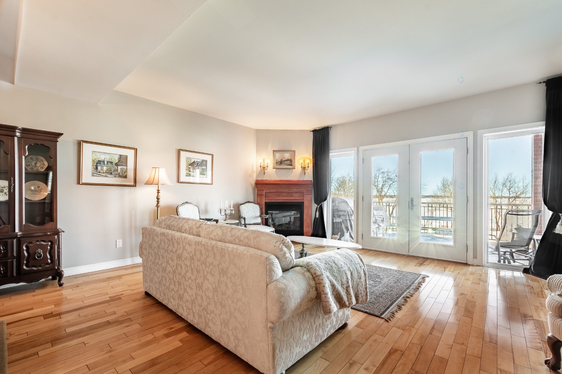 









1592


Av. Bourgogne

, 202,
Chambly,




QC
J3L1Y7

