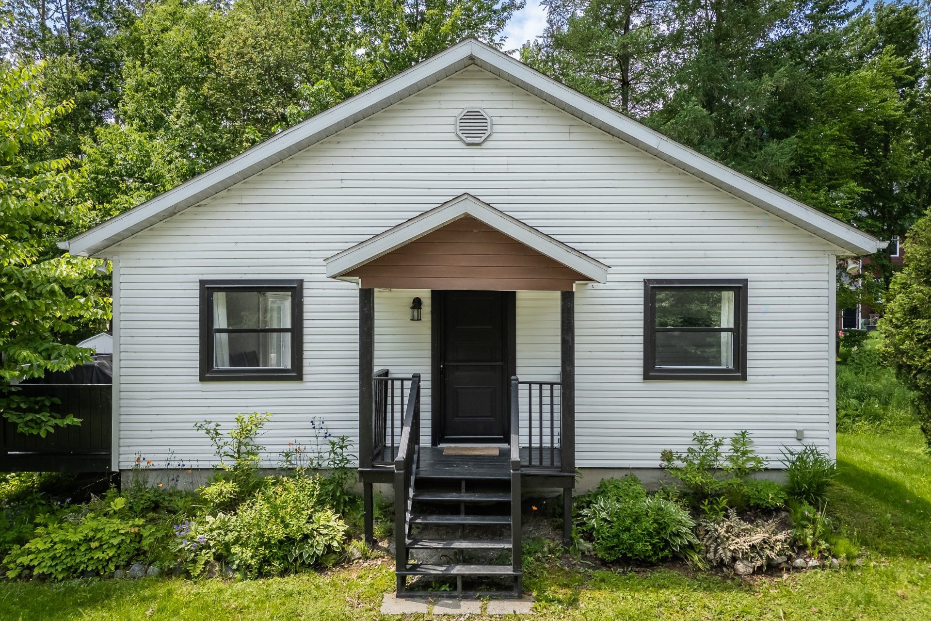 









28


Rue Willow

,
Lac-Brome,




QC
J0E1V0

