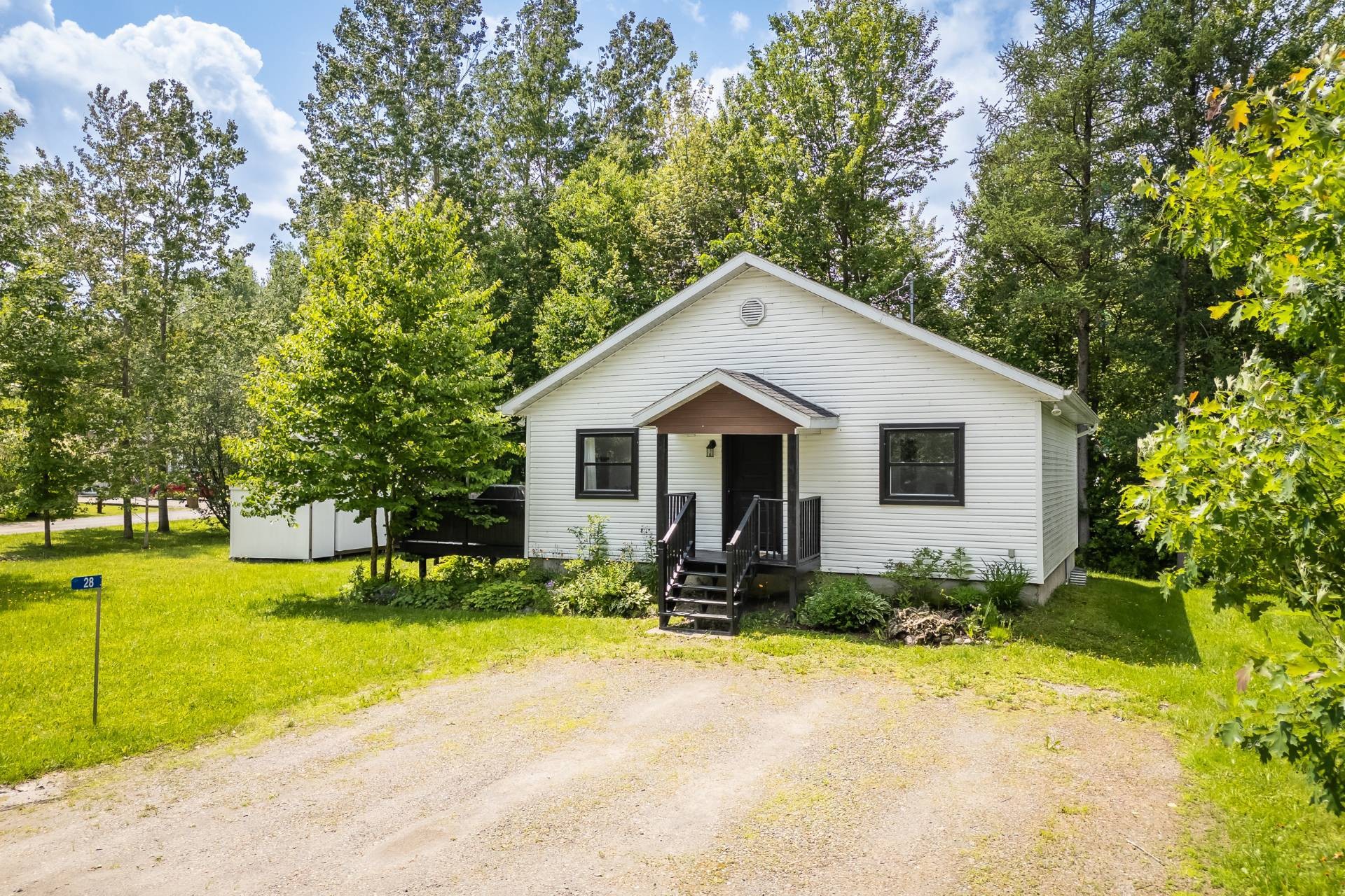 









28


Rue Willow

,
Lac-Brome,




QC
J0E1V0


