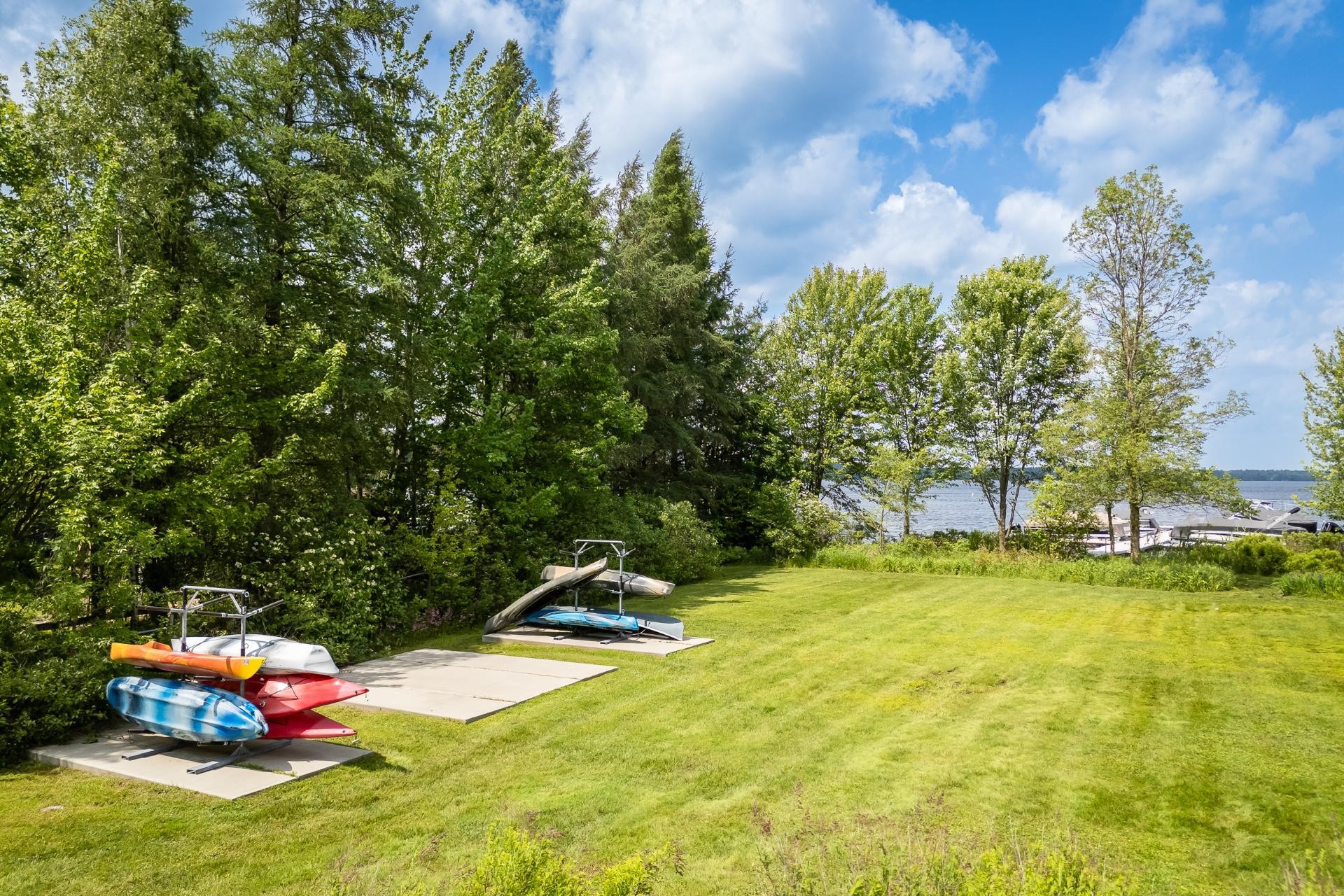 









28


Rue Willow

,
Lac-Brome,




QC
J0E1V0

