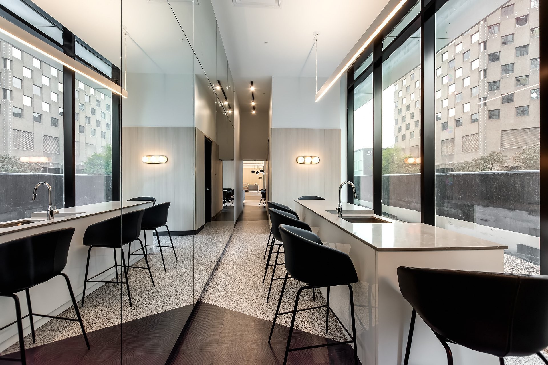 









1210


Rue Jeanne-Mance

, 4911,
Montréal (Ville-Marie),




QC
H2X1M1

