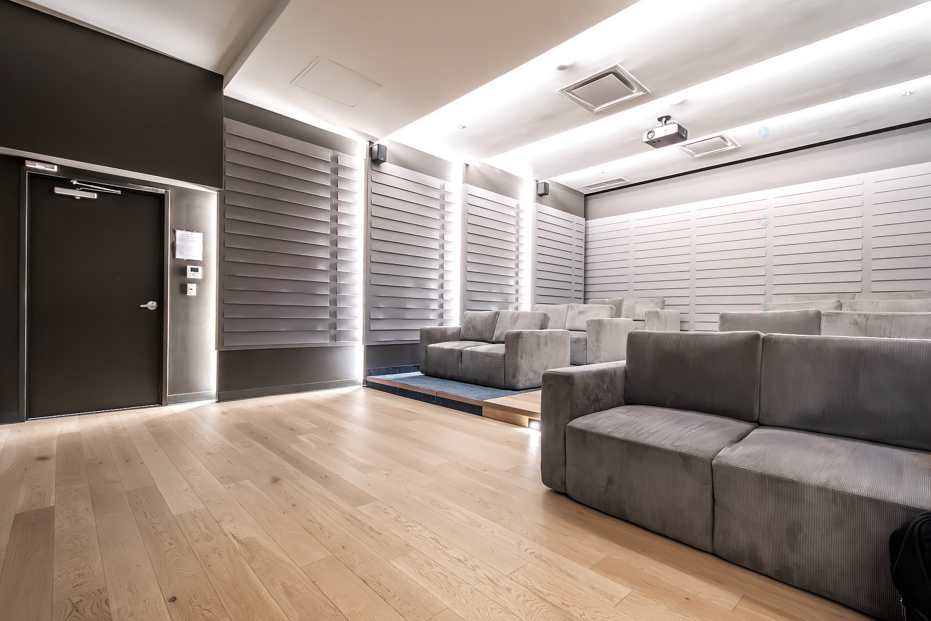 









1210


Rue Jeanne-Mance

, 4911,
Montréal (Ville-Marie),




QC
H2X1M1

